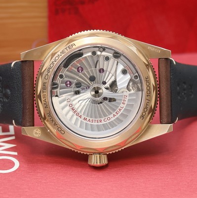 27036705f - OMEGA Seamaster 300 Co-Axial Master Chronometer neuwertige Herrenarmbanduhr in Bronze ...
