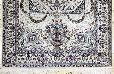 27036731c - Nain fein, Persien, Mitte 20.Jhd., Korkwolle mit Seide, ca. 195 x 128 cm, EHZ: ...