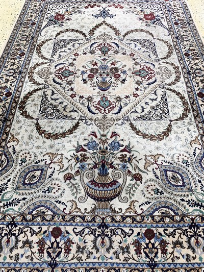 27036731d - Nain fein, Persien, Mitte 20.Jhd., Korkwolle mit Seide, ca. 195 x 128 cm, EHZ: ...