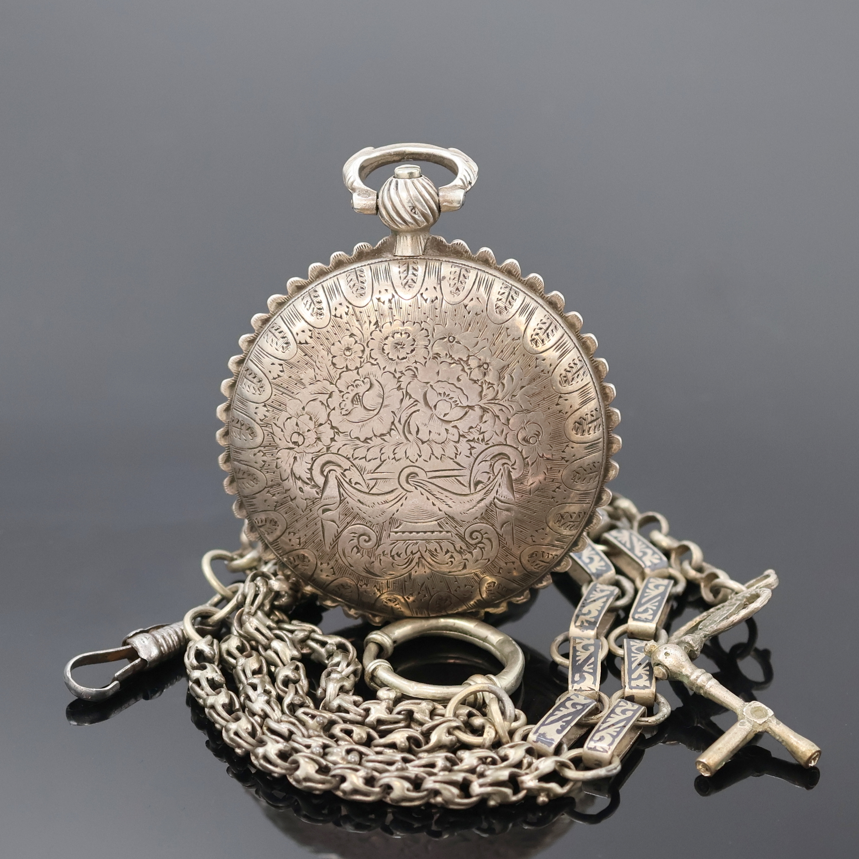 Detail a: EDWARD PRIOR LONDON Spindel- Herrentaschenuhr, 3-teil., reich grav. Silbergeh., wohl für den osmanischen Markt, Signatur auf Werk und Emailblatt, ...