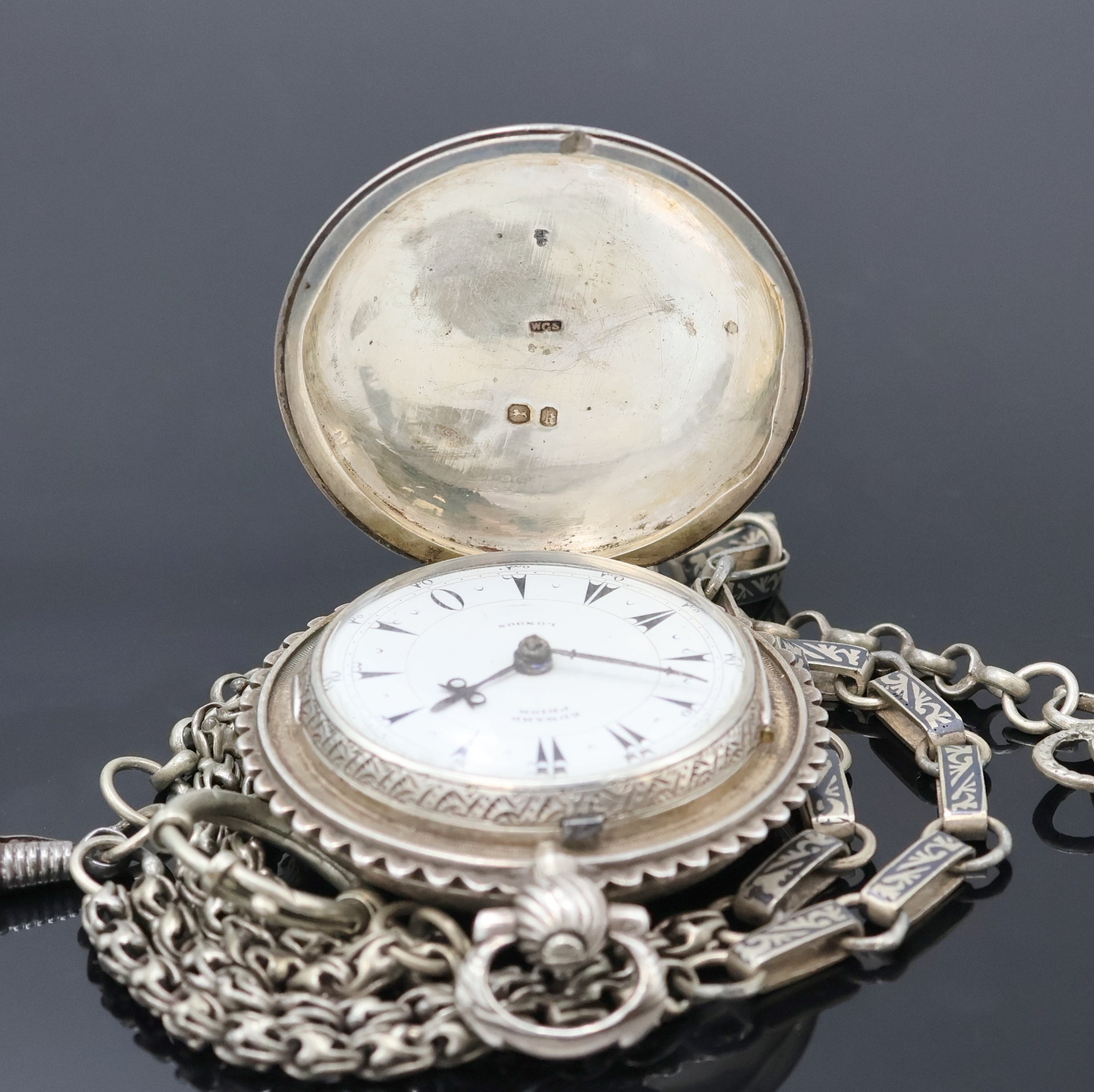 Detail c: EDWARD PRIOR LONDON Spindel- Herrentaschenuhr, 3-teil., reich grav. Silbergeh., wohl für den osmanischen Markt, Signatur auf Werk und Emailblatt, ...