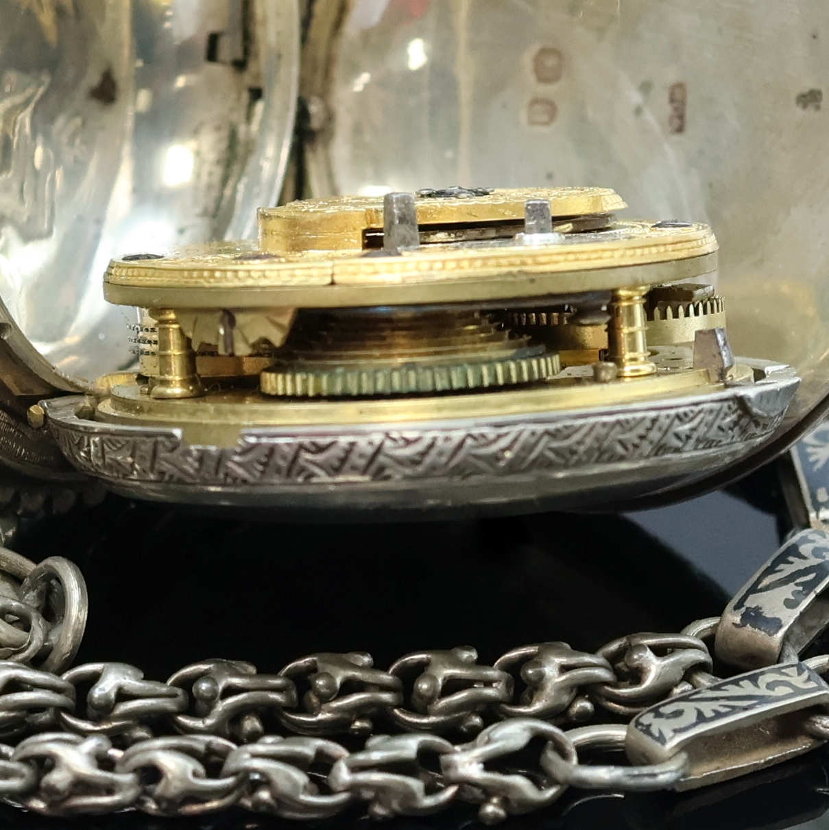 Detail f: EDWARD PRIOR LONDON Spindel- Herrentaschenuhr, 3-teil., reich grav. Silbergeh., wohl für den osmanischen Markt, Signatur auf Werk und Emailblatt, ...