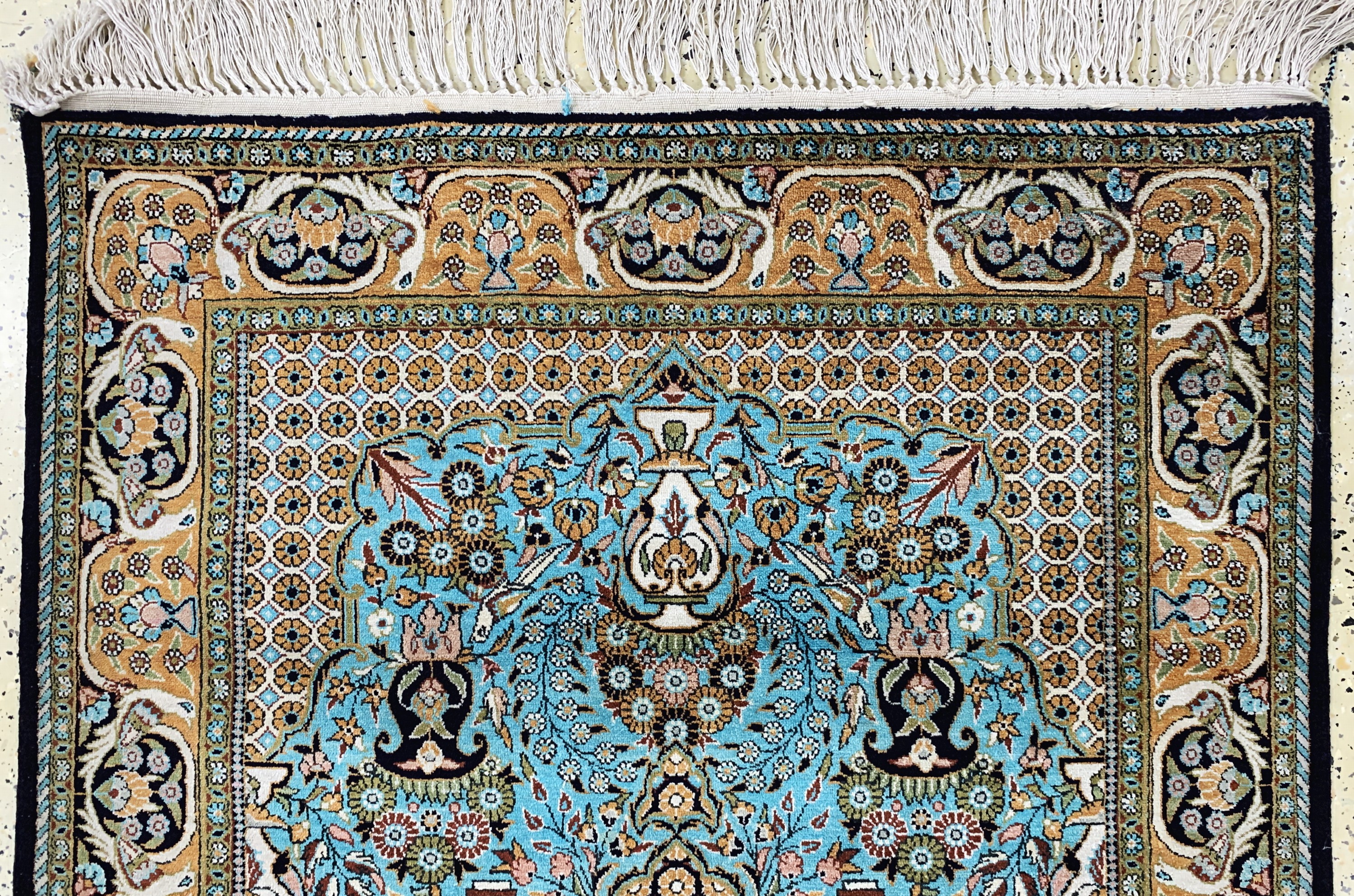 Detail a: Ghom Seide, Persien, Mitte 20.Jhd, reine Naturseide, ca. 160 x 108 cm, EHZ: 1-2