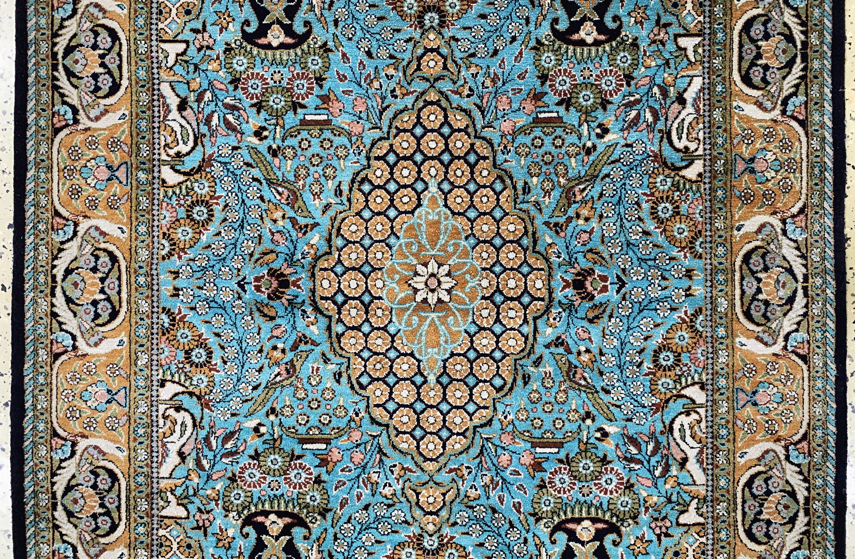Detail b: Ghom Seide, Persien, Mitte 20.Jhd, reine Naturseide, ca. 160 x 108 cm, EHZ: 1-2