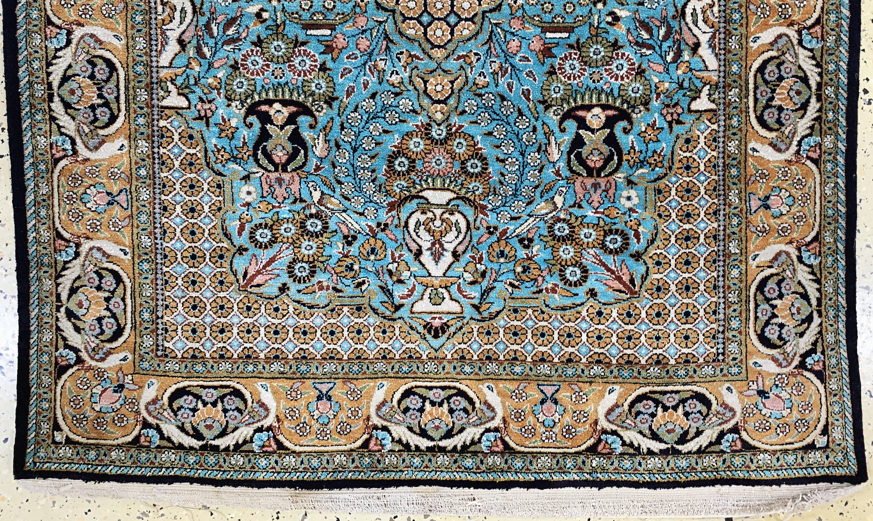 Detail c: Ghom Seide, Persien, Mitte 20.Jhd, reine Naturseide, ca. 160 x 108 cm, EHZ: 1-2