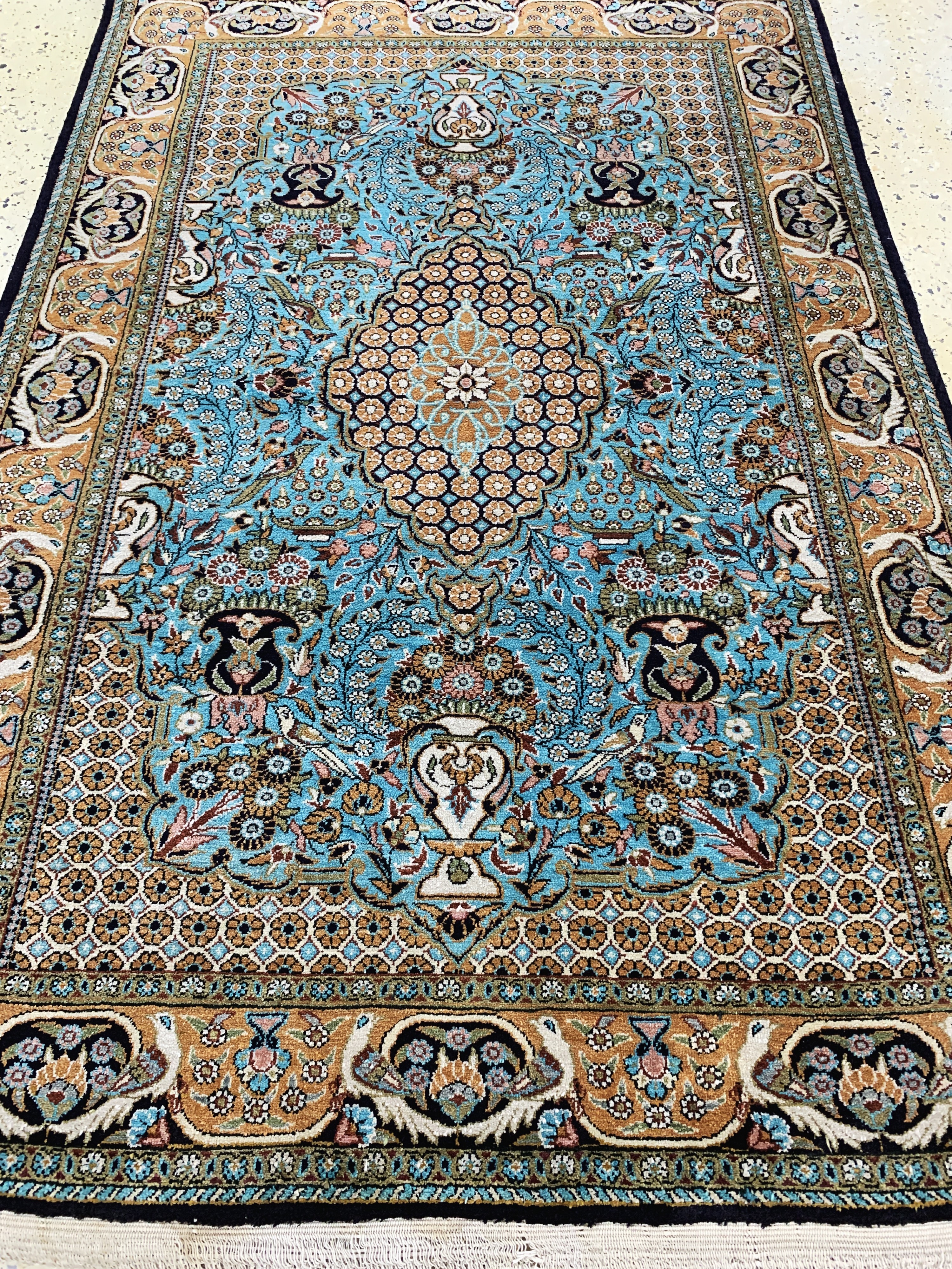 Detail d: Ghom Seide, Persien, Mitte 20.Jhd, reine Naturseide, ca. 160 x 108 cm, EHZ: 1-2
