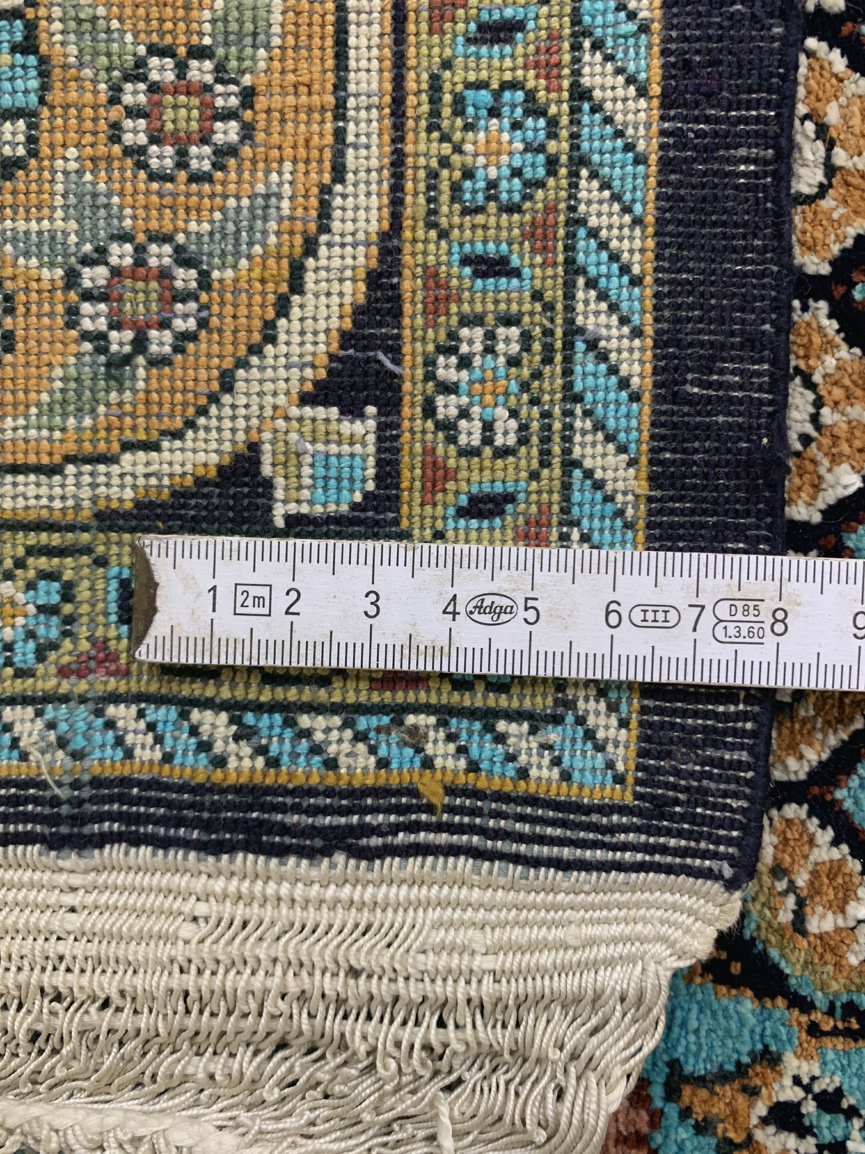 Detail e: Ghom Seide, Persien, Mitte 20.Jhd, reine Naturseide, ca. 160 x 108 cm, EHZ: 1-2