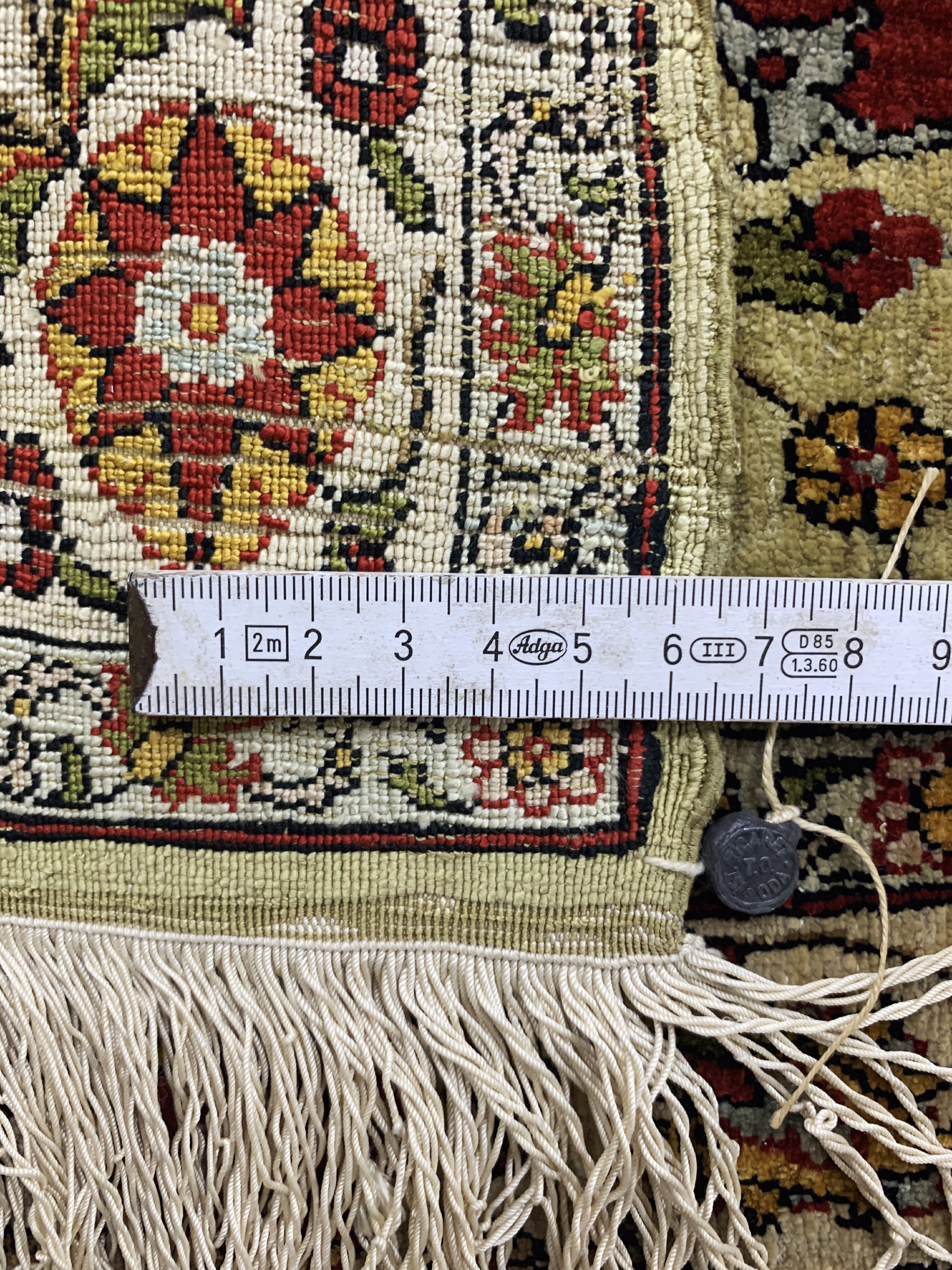 Detail e: Hereke Seide fein Türkei, signiert"Özipek",Mitte 20.Jhd, reine Naturseide, ca. 80 x 50 cm, ca. 1,0 Mio. Kn/qm, EHZ: 2