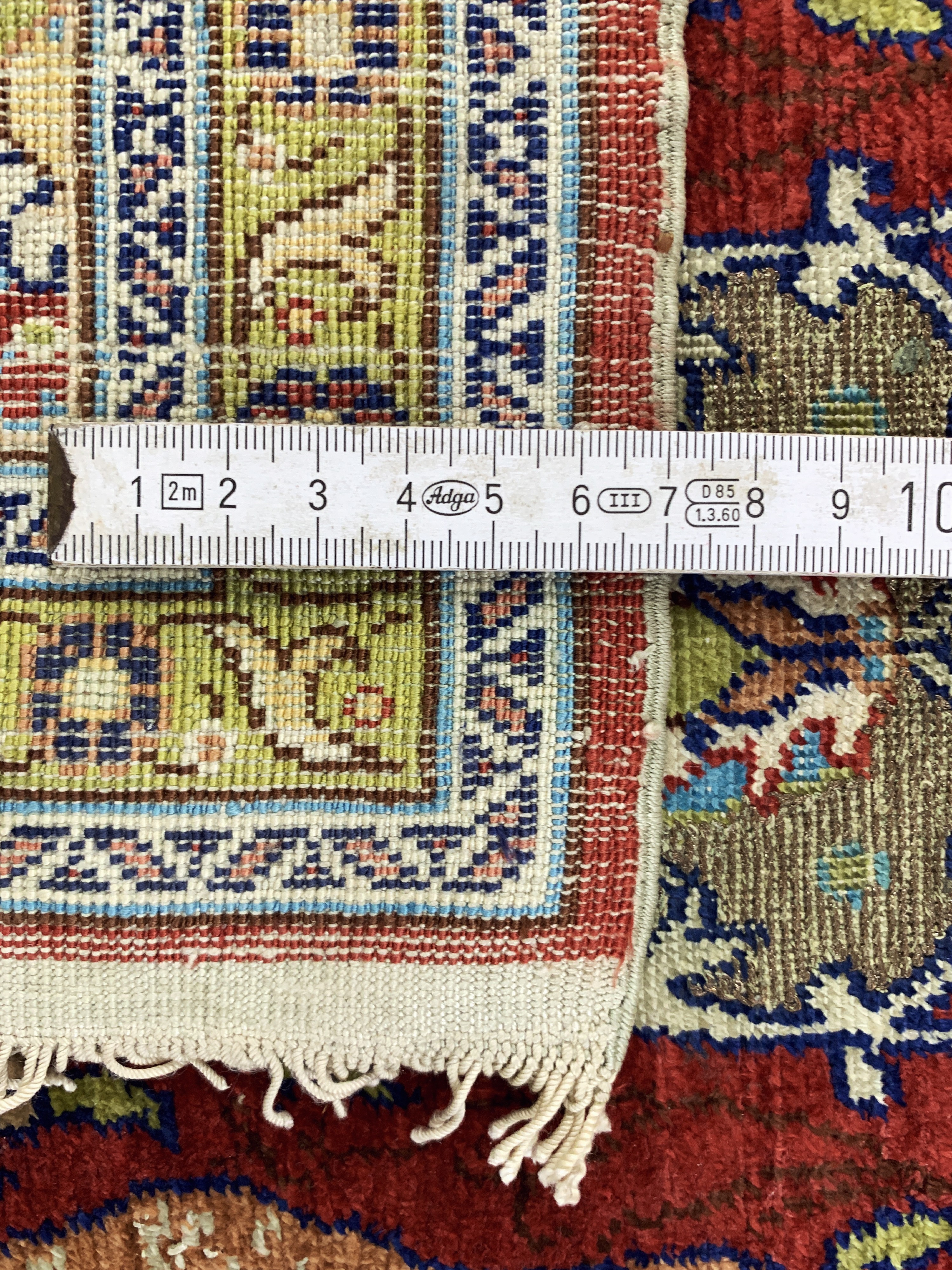 Detail e: Kayseri Seide, Türkei, Mitte 20.Jhd., reineNaturseide, ca. 152 x 102 cm, metallbroschiert, EHZ: 2
