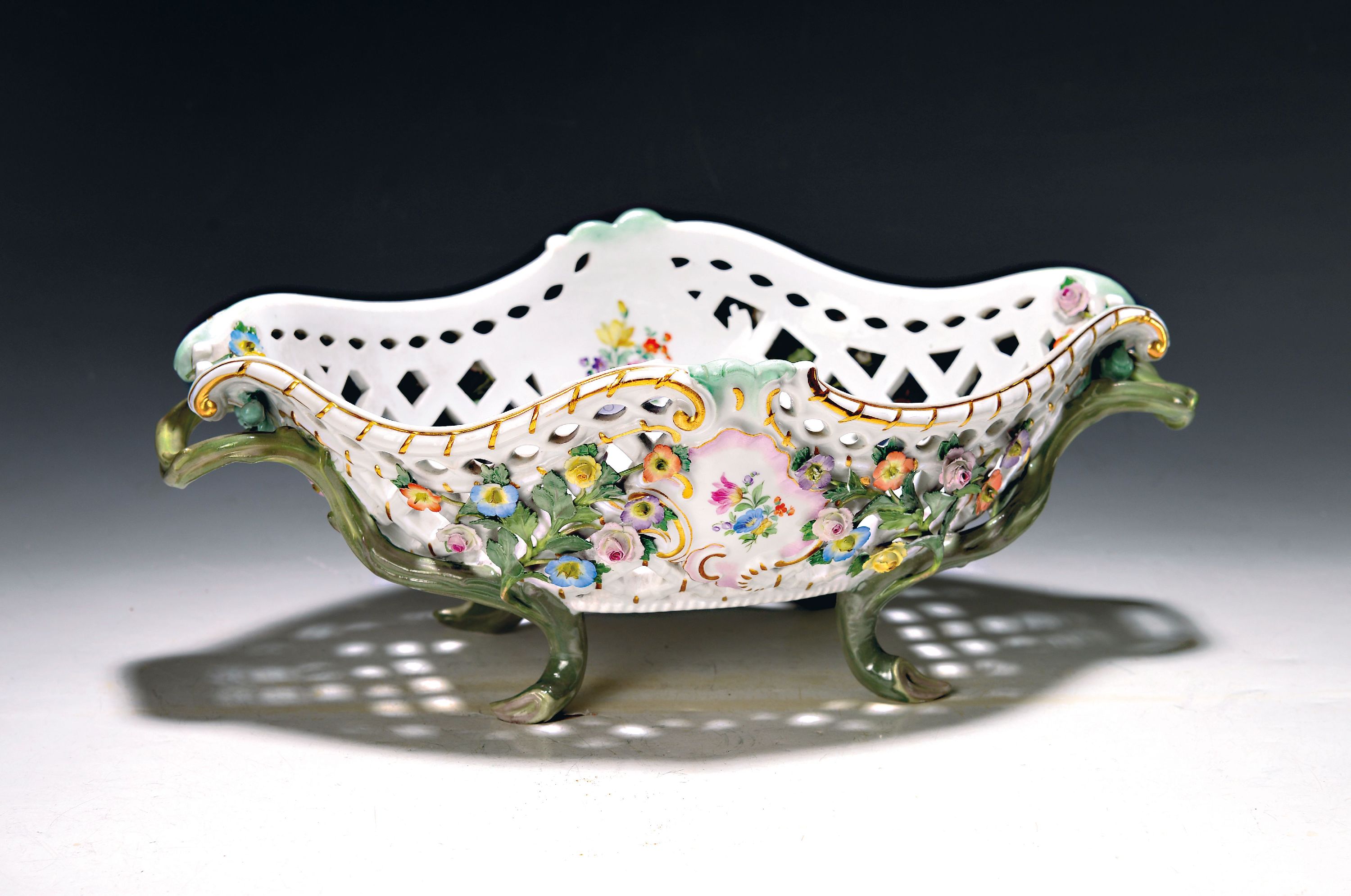 Image 27036847 - Prunkschale mit applizierten Blüten, Meissen, Knaufzeit, Porzellan, Handhaben und ...