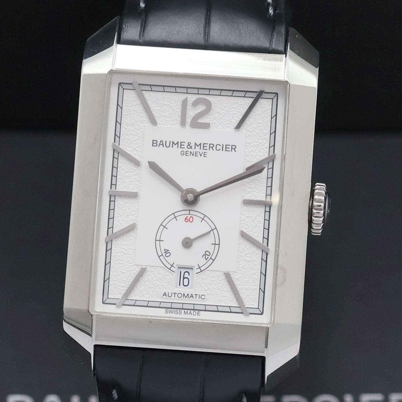 Detail a: BAUME & MERCIER Herrenarmbanduhr Hampton Referenz 65889, Automatik, Schweiz um 2020, Edelstahlgeh. inkl. orig. Lederband m. dopp. Faltschl., 4-fach ...