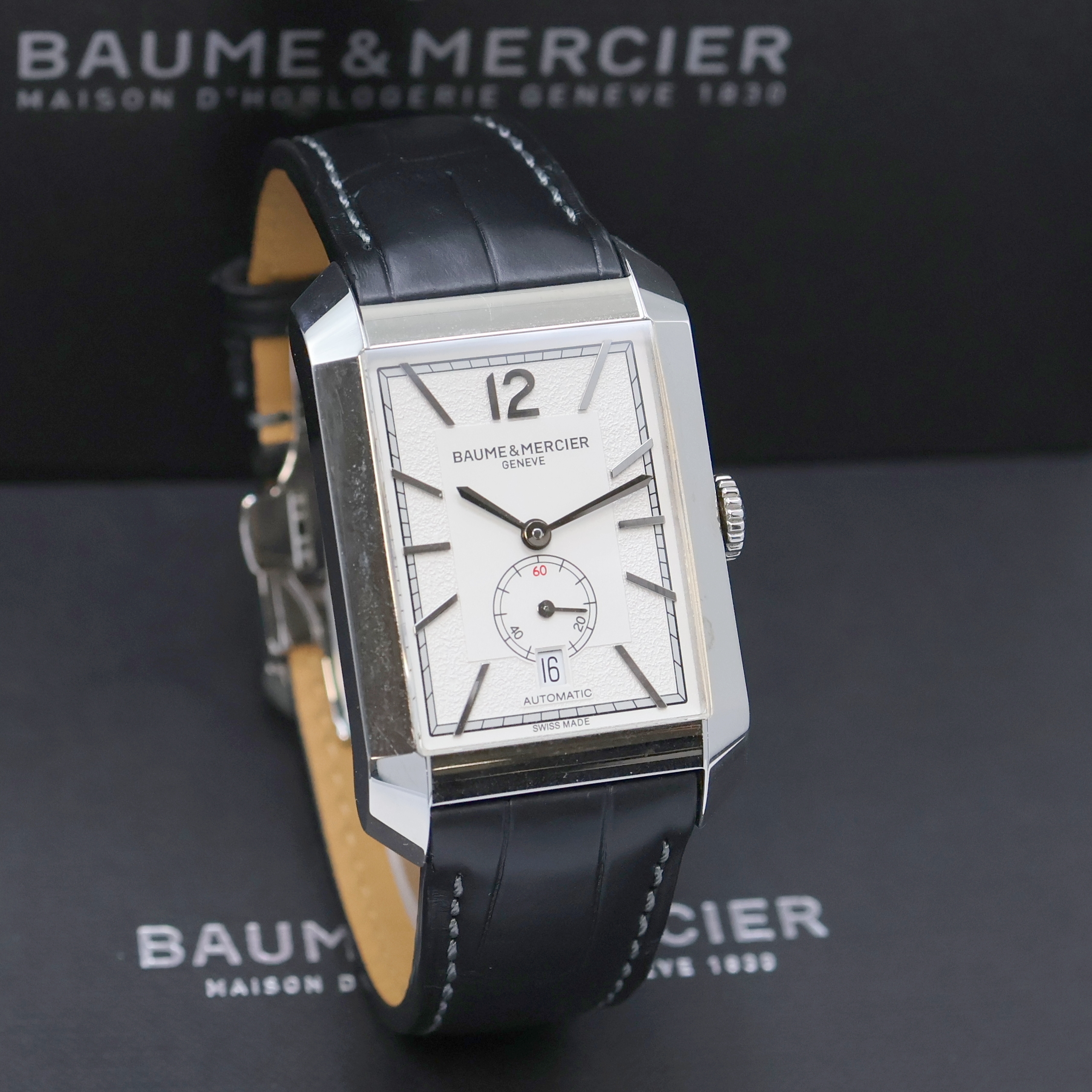 Detail b: BAUME & MERCIER Herrenarmbanduhr Hampton Referenz 65889, Automatik, Schweiz um 2020, Edelstahlgeh. inkl. orig. Lederband m. dopp. Faltschl., 4-fach ...