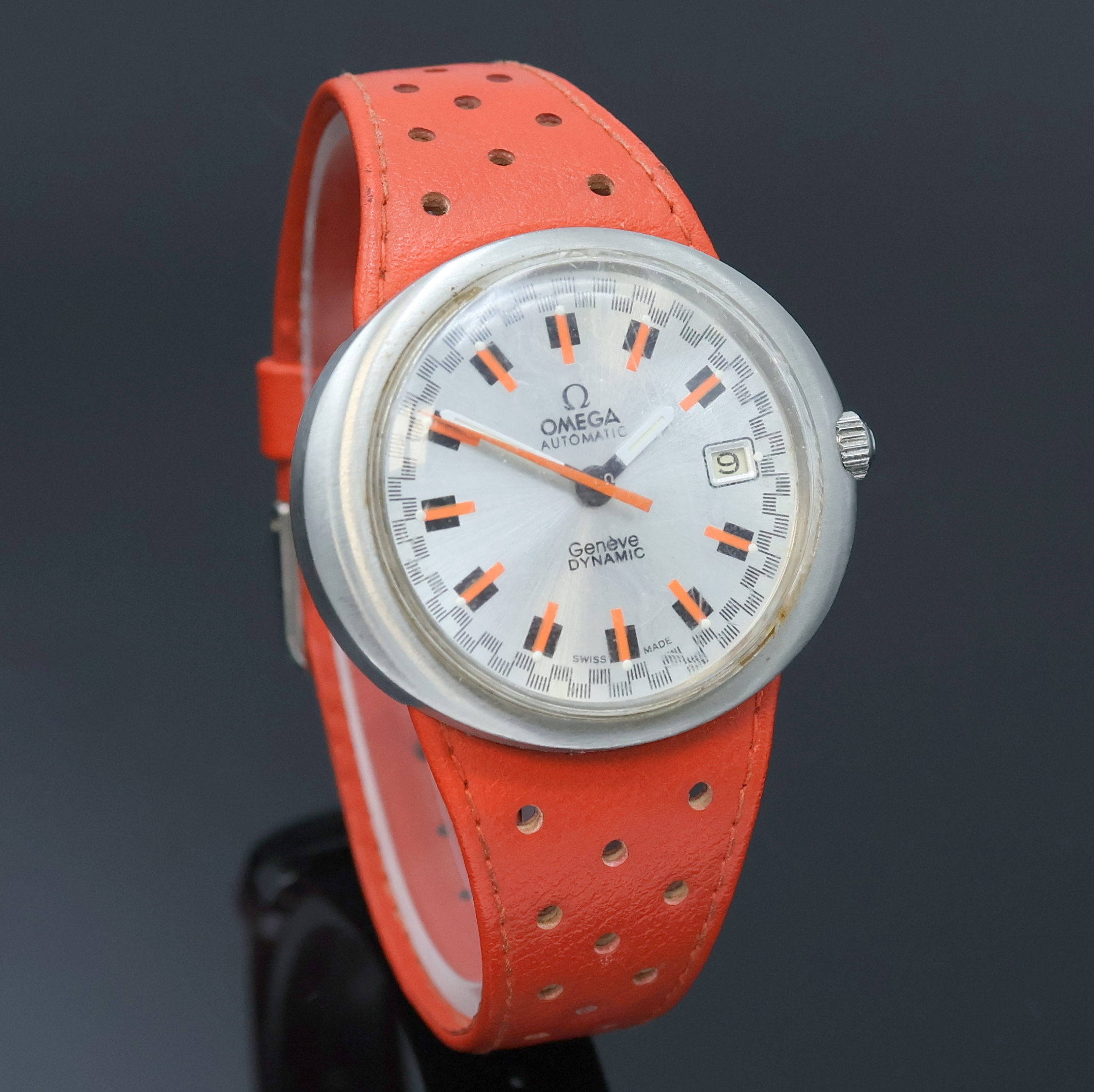 Detail b: OMEGA Dynamic Herrenarmbanduhr in Stahl/Lederband Referenz 166.039, Schweiz um 1969, Automatik, Monocoque-Geh., orig. Glas u. Krone, silb. ...