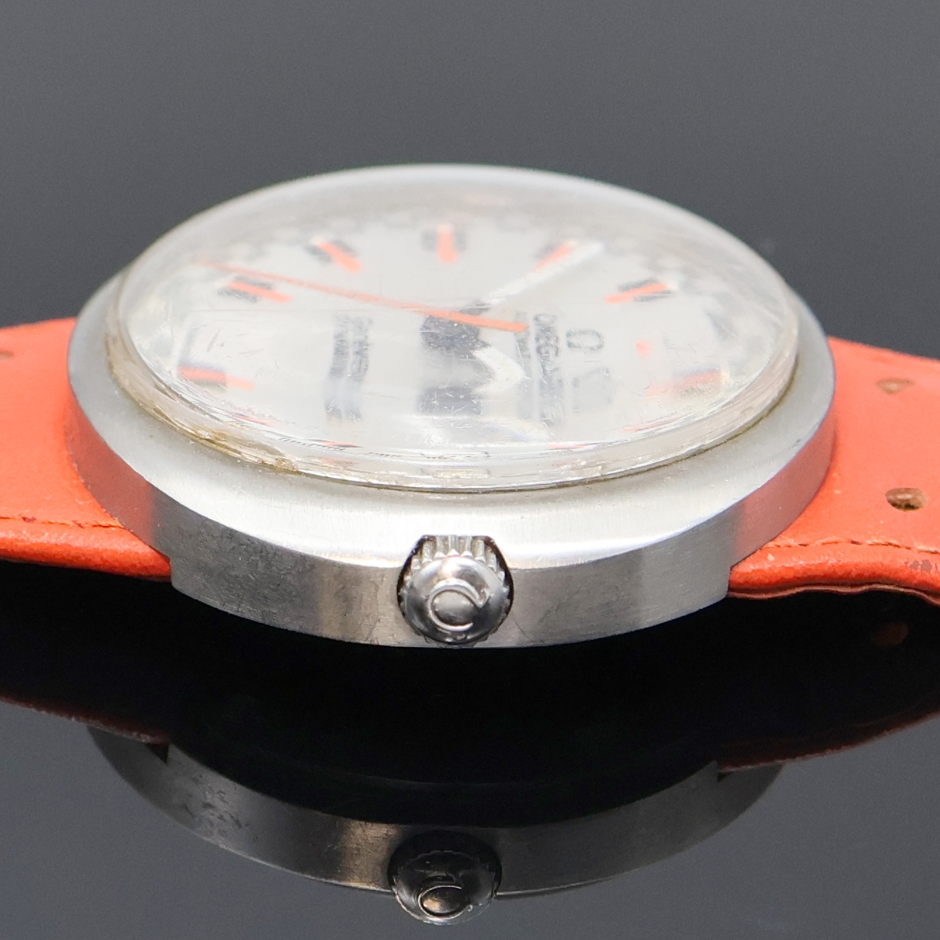Detail c: OMEGA Dynamic Herrenarmbanduhr in Stahl/Lederband Referenz 166.039, Schweiz um 1969, Automatik, Monocoque-Geh., orig. Glas u. Krone, silb. ...