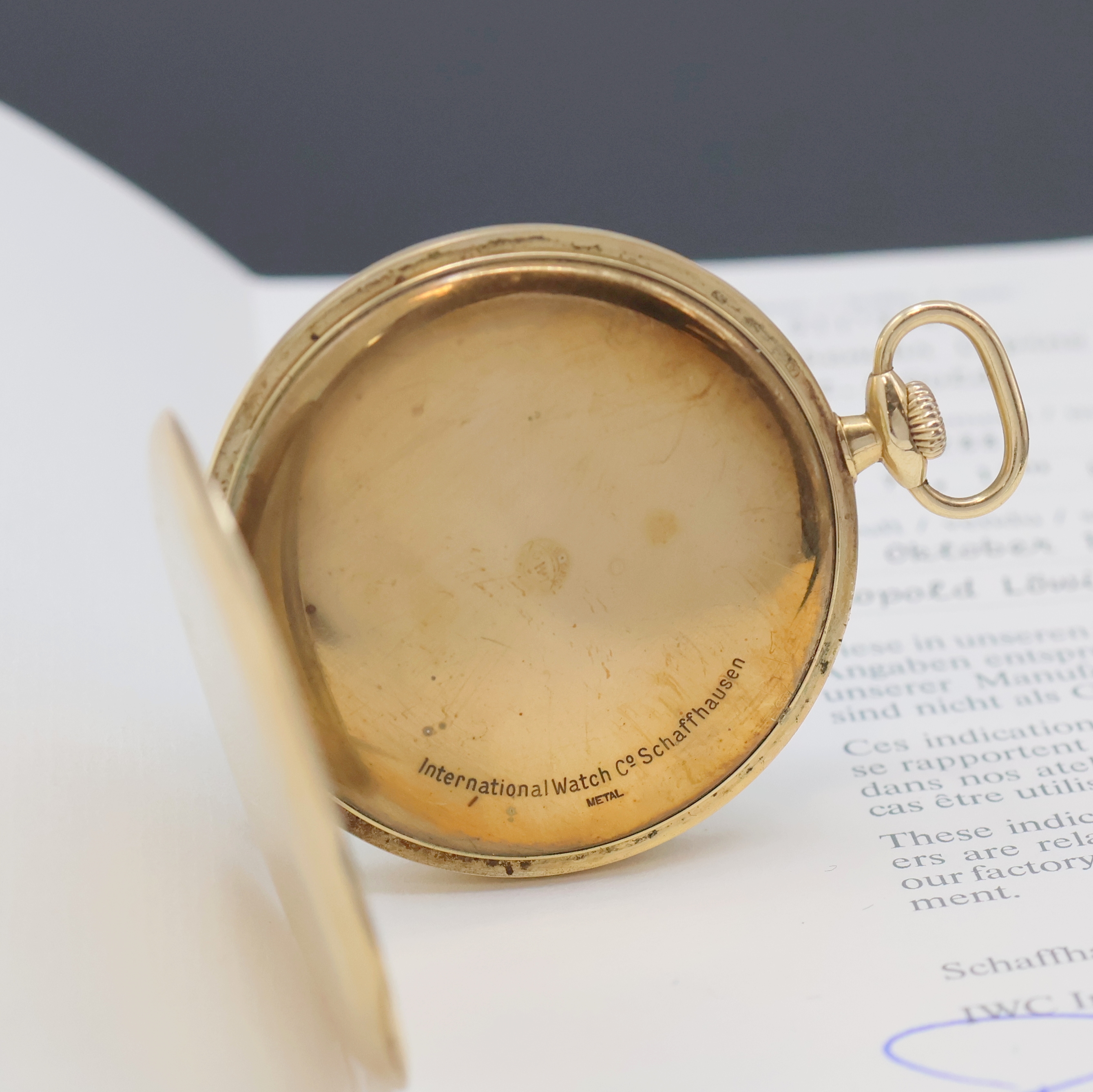 Detail b: IWC offene Herrentaschenuhr in GG 585/000, Schweiz verk. lt. Stammbuchauszug 10/1929, glattes Geh. l. dell., Metallcuvette, gold. Zifferbl. fl., ...