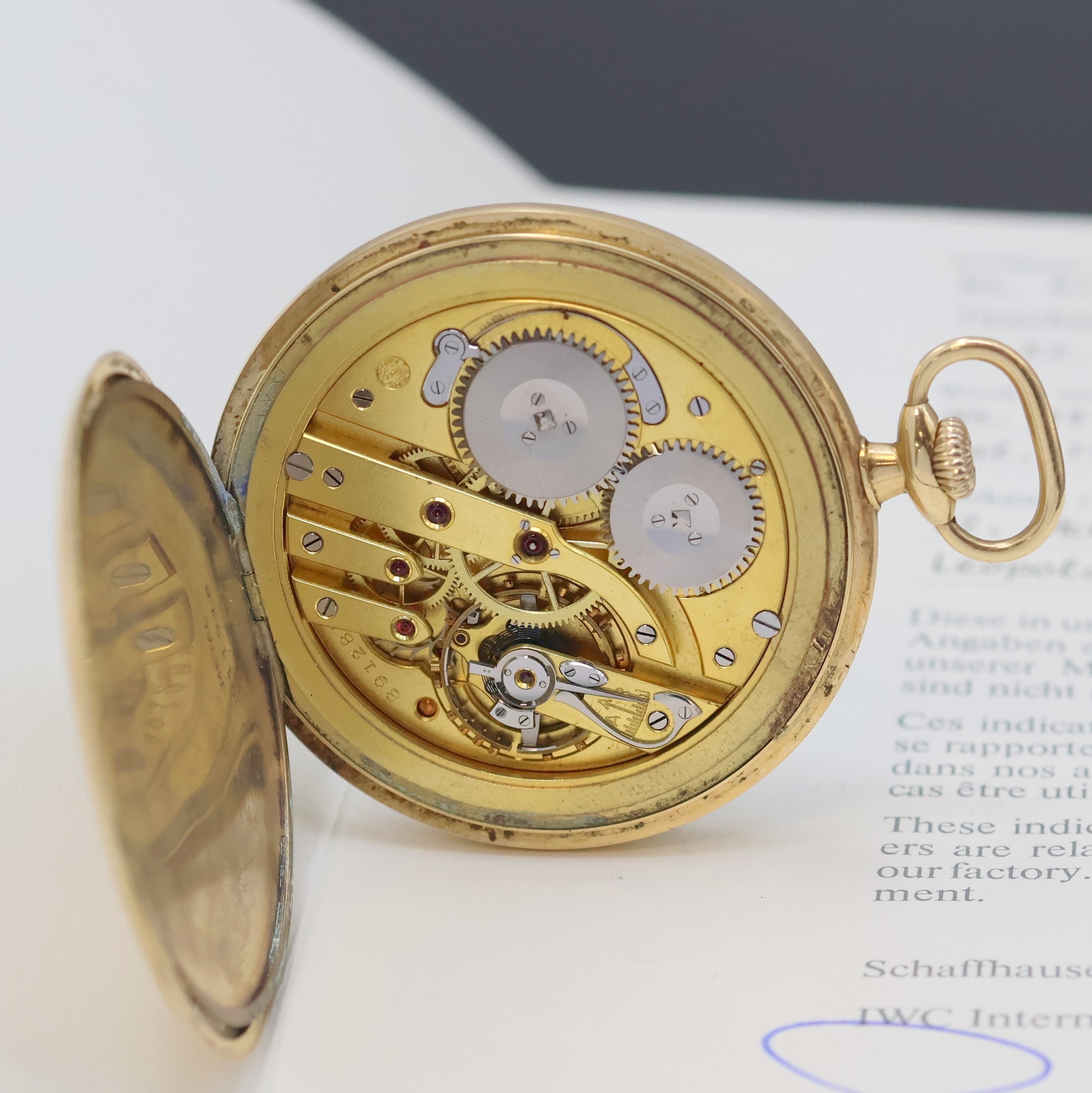 Detail d: IWC offene Herrentaschenuhr in GG 585/000, Schweiz verk. lt. Stammbuchauszug 10/1929, glattes Geh. l. dell., Metallcuvette, gold. Zifferbl. fl., ...