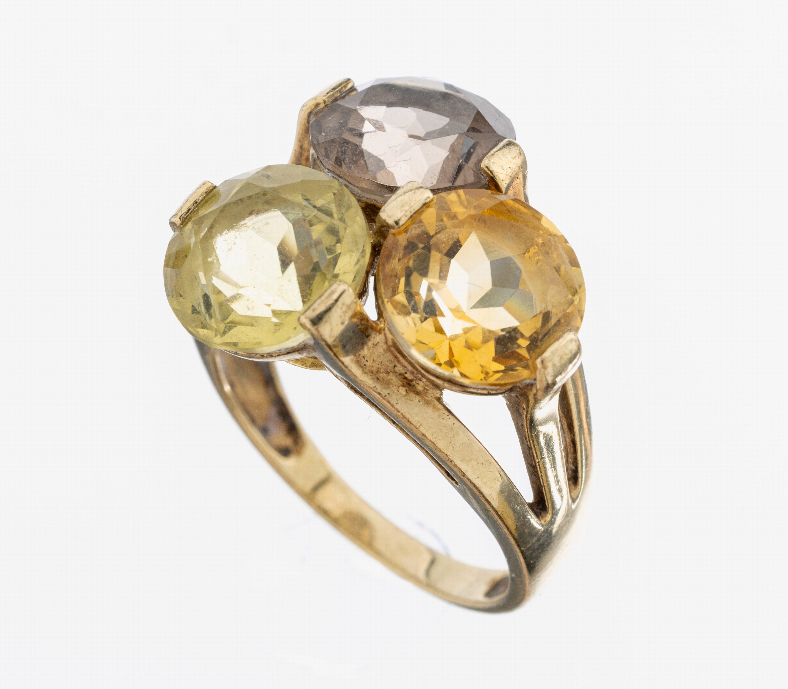 8 kt Gold Farbstein-Ring, GG 333/000, asymm. Ringkopf, 2 rundfacett. Citrine und 1 rundfacett. Rauchquarz, RW 60, ca. 6.6 g