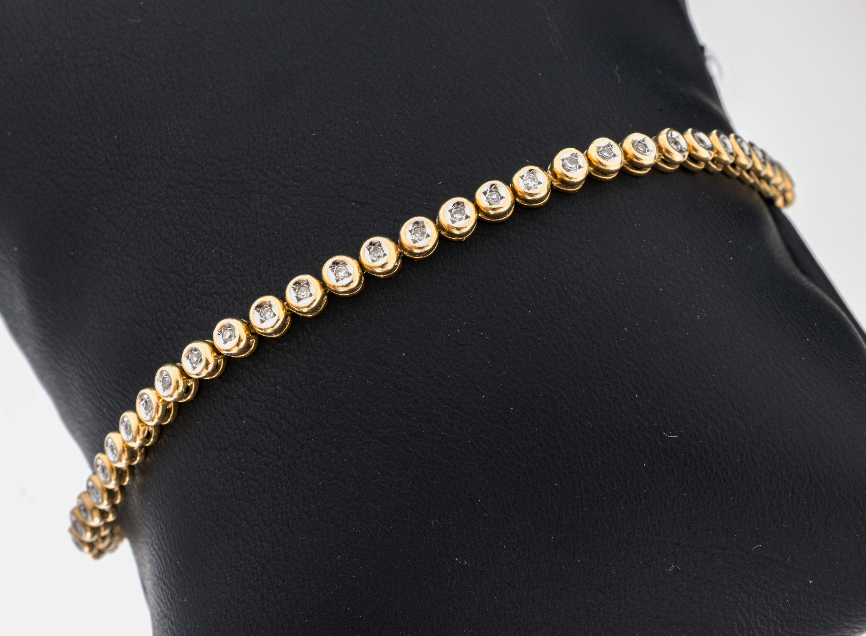 Image 27036898 - 14 kt gold brilliant-bracelet , YG 585/000, 52 brilliants total approx. 0.26 ct ...