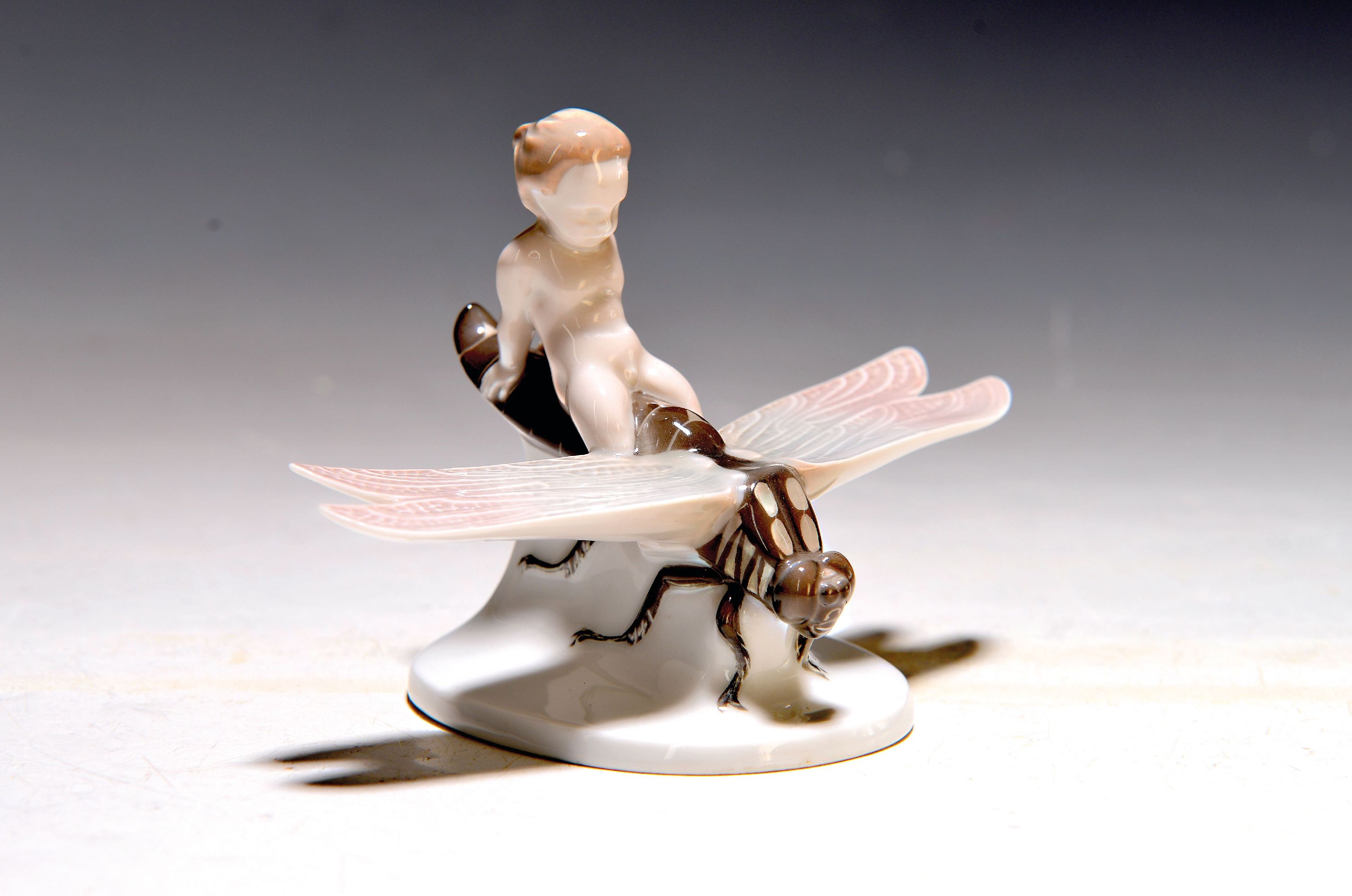 Porzellanfigur "Gleitflug", Rosenthal, Entw. Albert Caasmann (1886-1968) um 1914, K 354, Porzellan, farbig staffiert, signiert, 2 Flügel ...