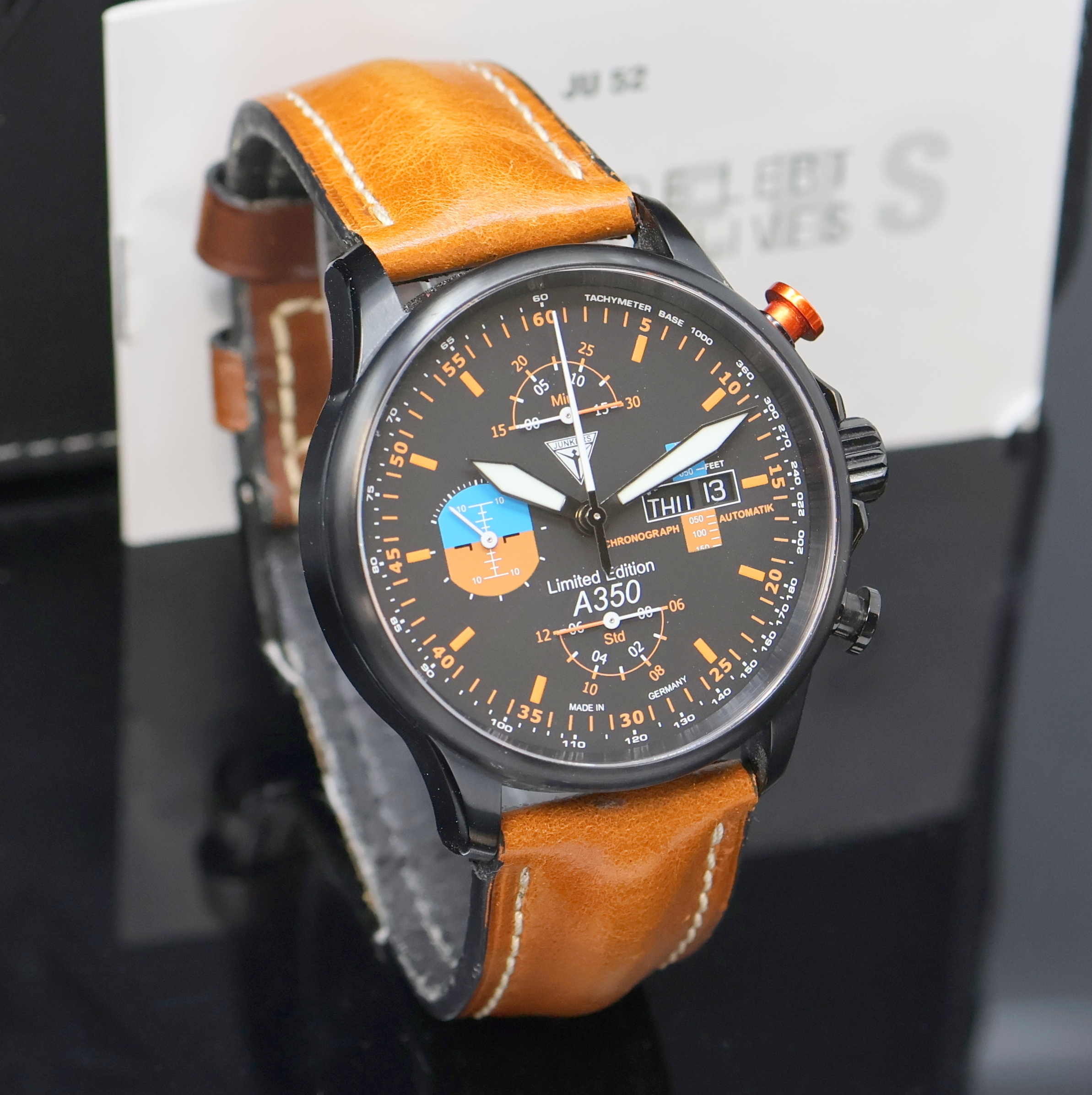 Detail b: JUNKERS seltener, auf 99 Stück limitierter Armbandchronograph A350 Referenz 3520-8, Automatik, Deutschland / Schweiz um 2010, geschwärztes ...