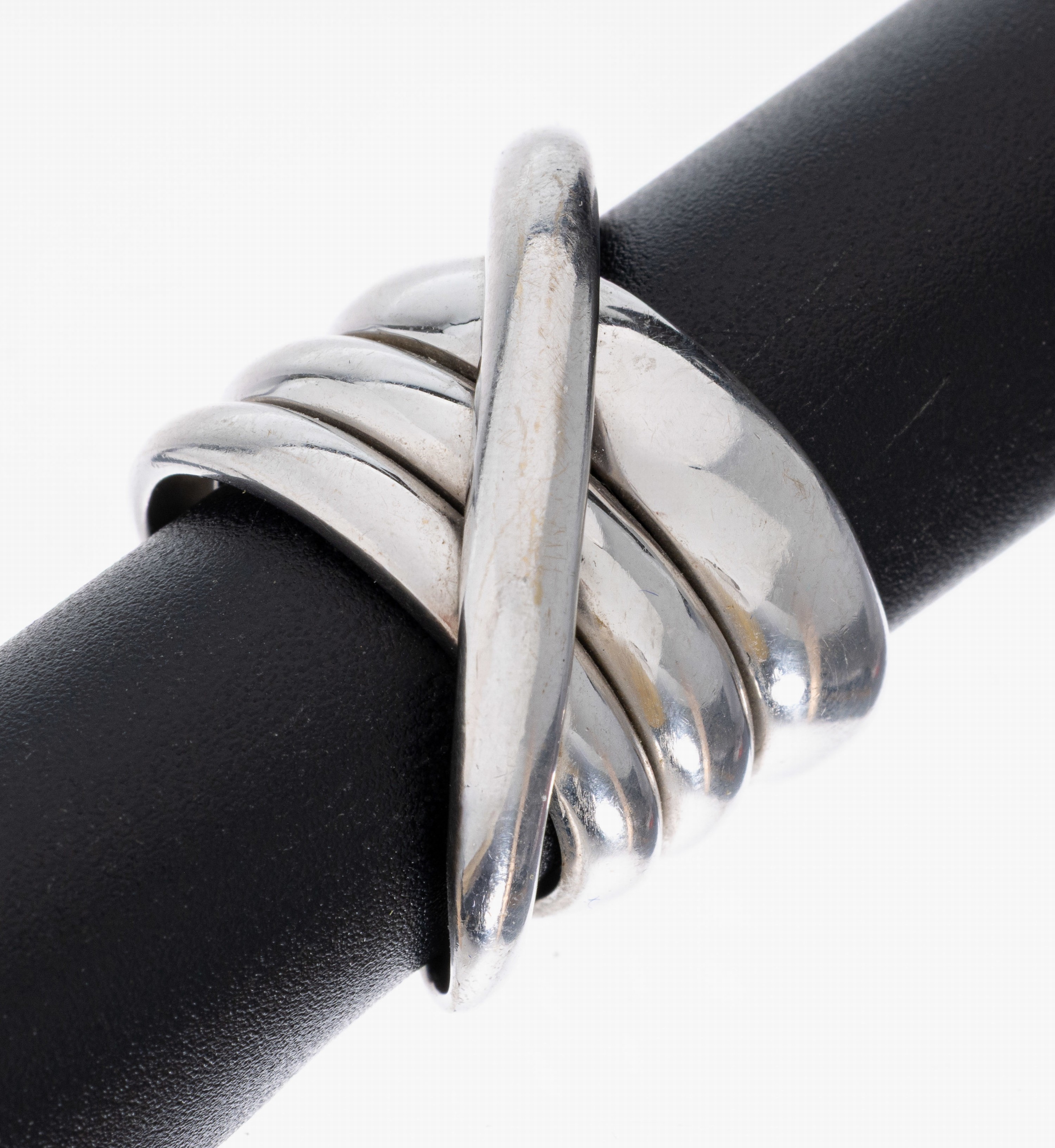 Image 27036934 - 18 kt Gold Ring, WG 750/000, gekreuztes Design, RW 51, ca. 10.6 g