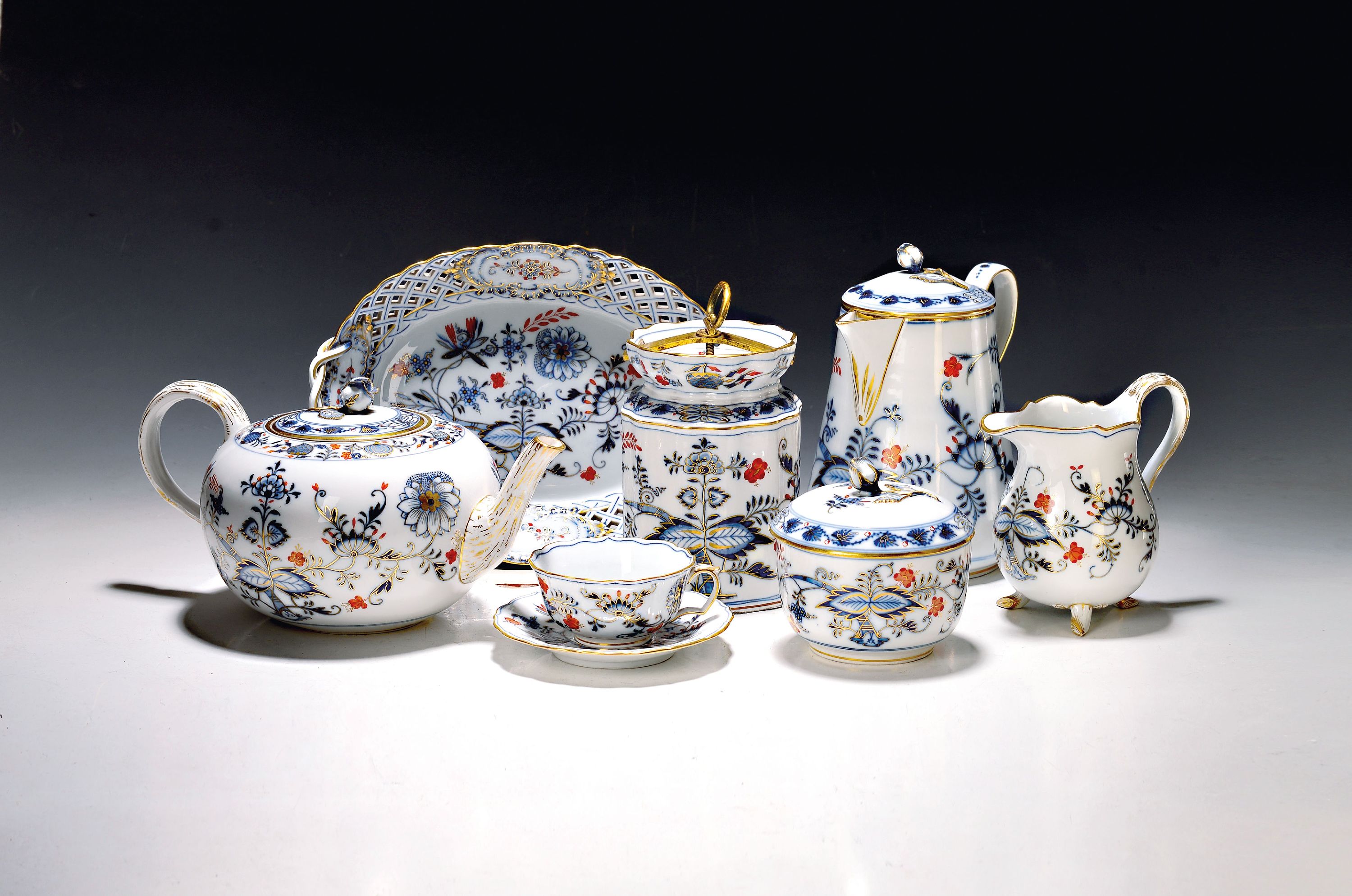 Image 27036939 - Teeservice, Meissen, 2. Hälfte 19. Jh., Knaufschwerter, Zwiebelmuster rot und golden ...