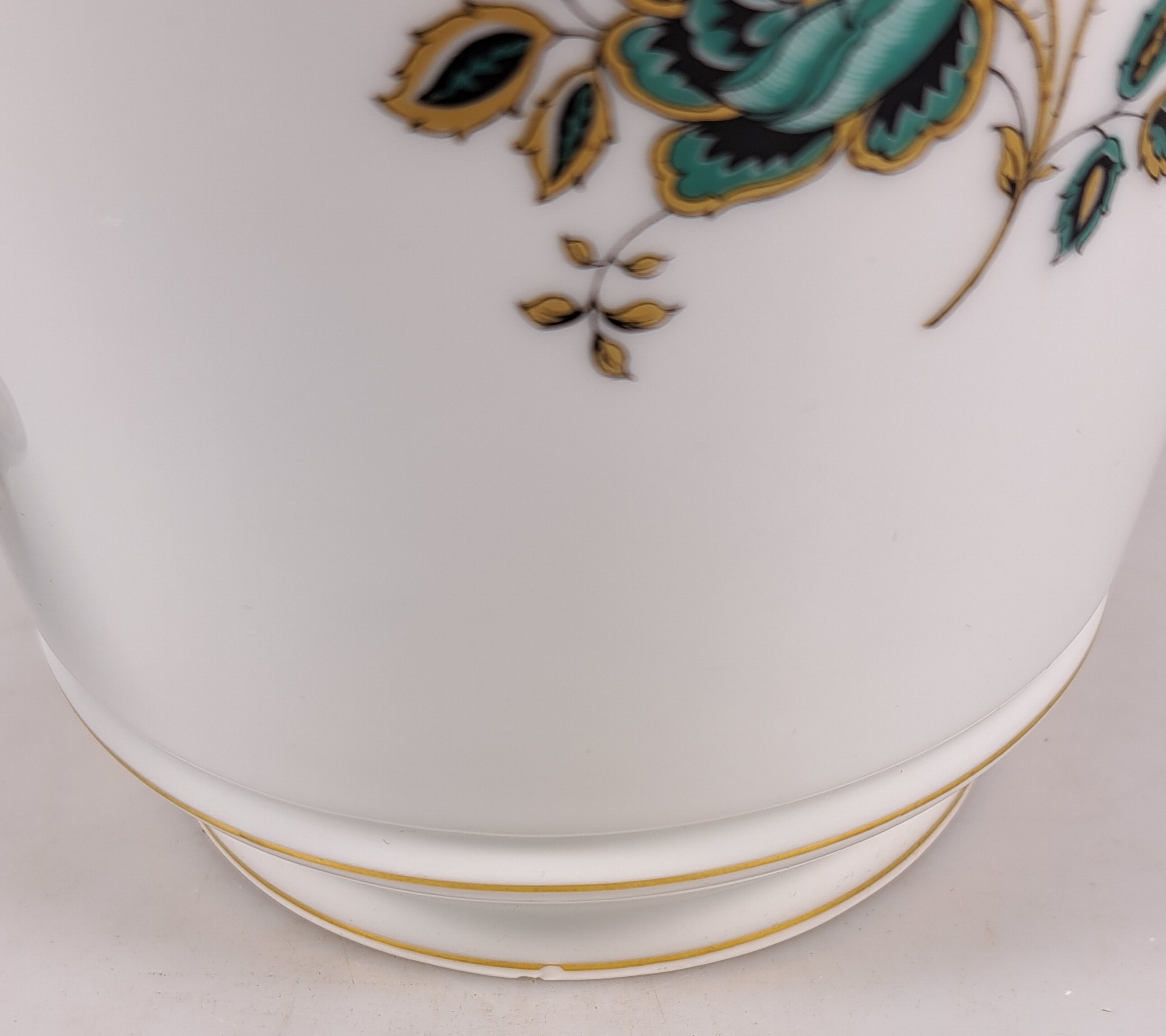 Detail d: Service, Rosenthal, Selb Bavaria, grüner Rosendekor, Goldstaffage, Kaffeekanne, Teekanne, Zuckerdose, Sahnegiesser, 12 Teetassen mit Untertassen, 12 ...