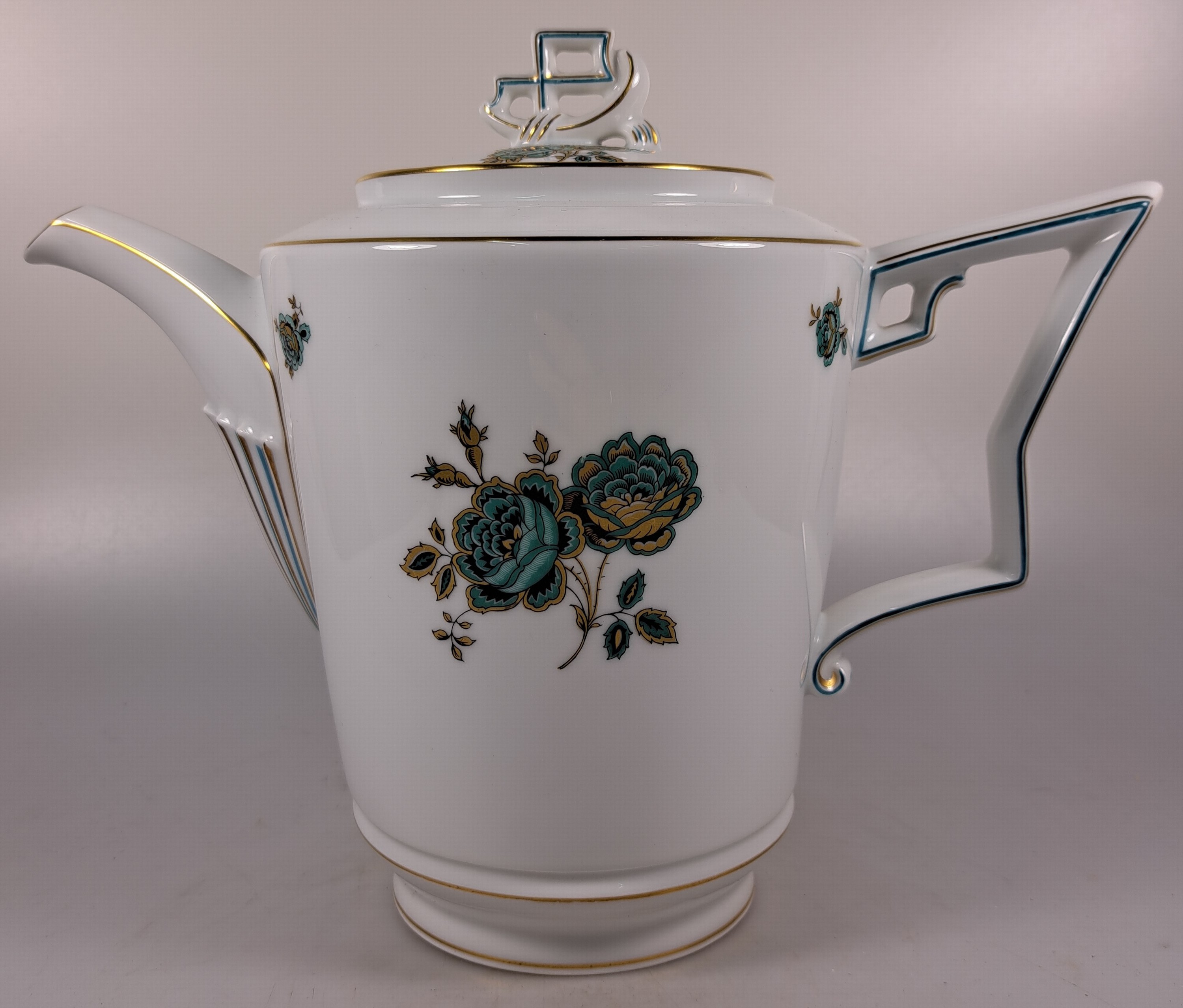 Detail e: Service, Rosenthal, Selb Bavaria, grüner Rosendekor, Goldstaffage, Kaffeekanne, Teekanne, Zuckerdose, Sahnegiesser, 12 Teetassen mit Untertassen, 12 ...