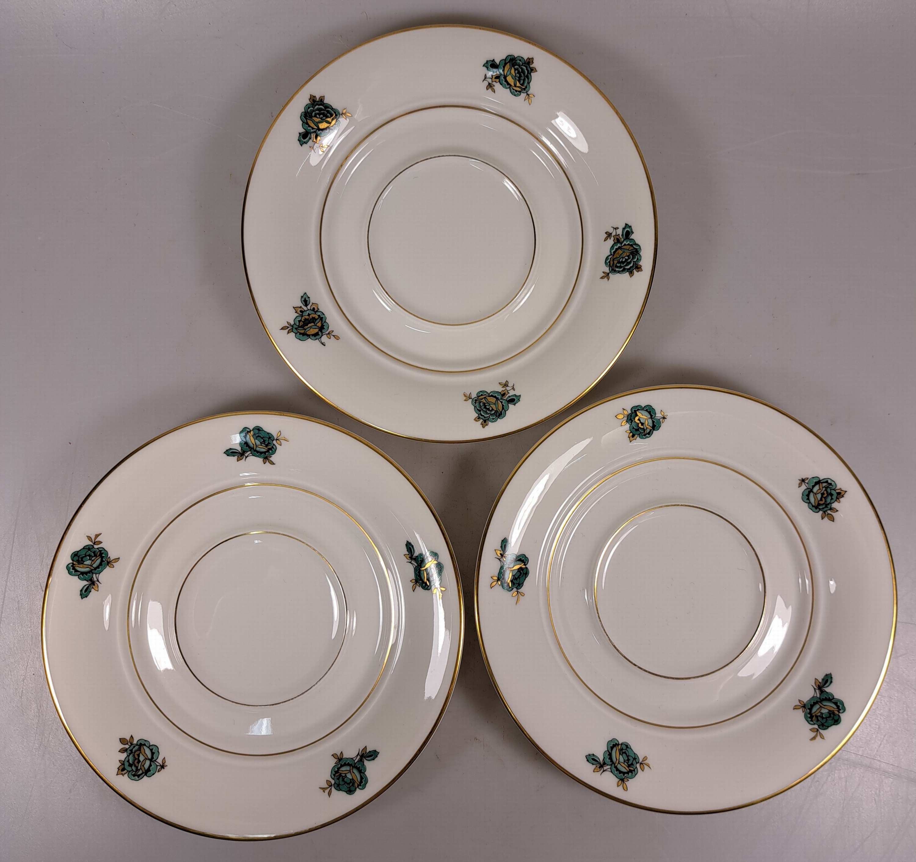 Detail g: Service, Rosenthal, Selb Bavaria, grüner Rosendekor, Goldstaffage, Kaffeekanne, Teekanne, Zuckerdose, Sahnegiesser, 12 Teetassen mit Untertassen, 12 ...