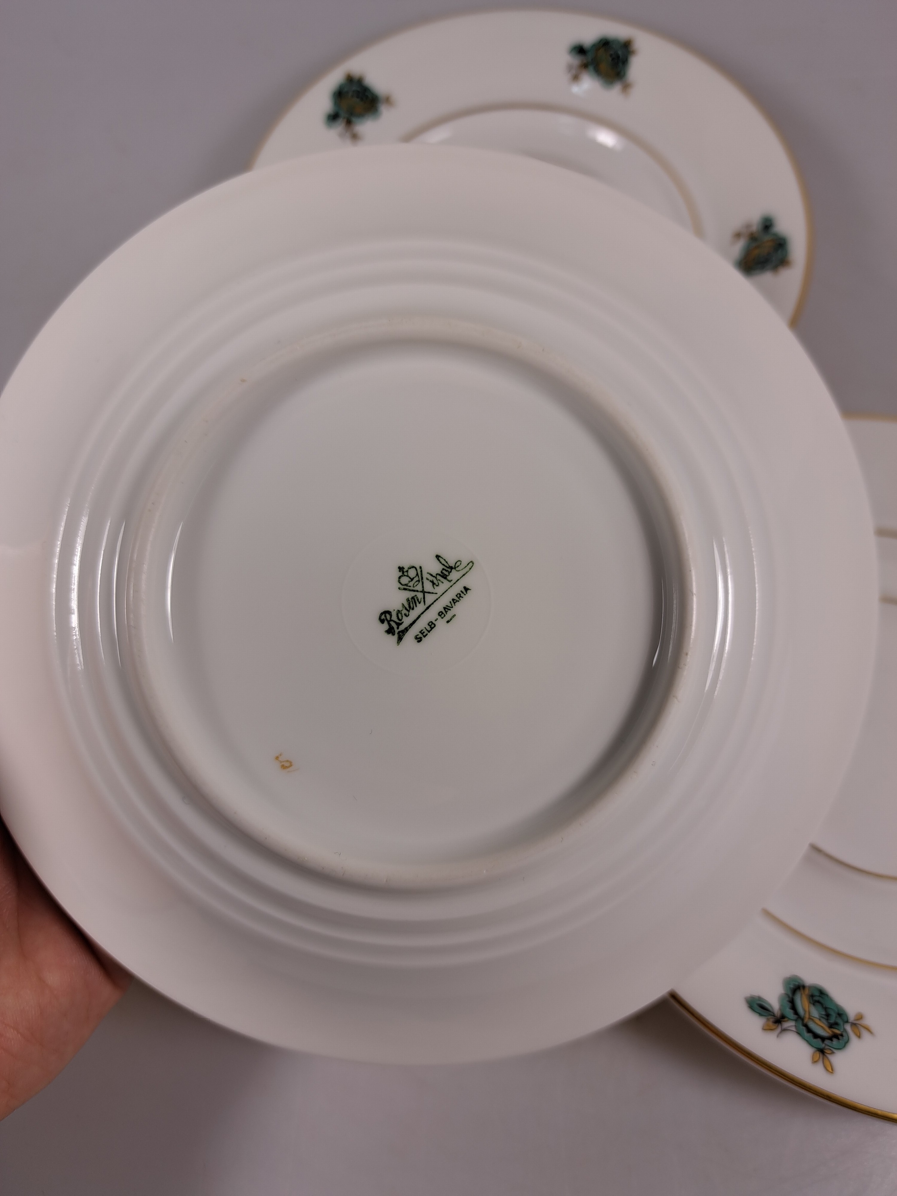 Detail i: Service, Rosenthal, Selb Bavaria, grüner Rosendekor, Goldstaffage, Kaffeekanne, Teekanne, Zuckerdose, Sahnegiesser, 12 Teetassen mit Untertassen, 12 ...
