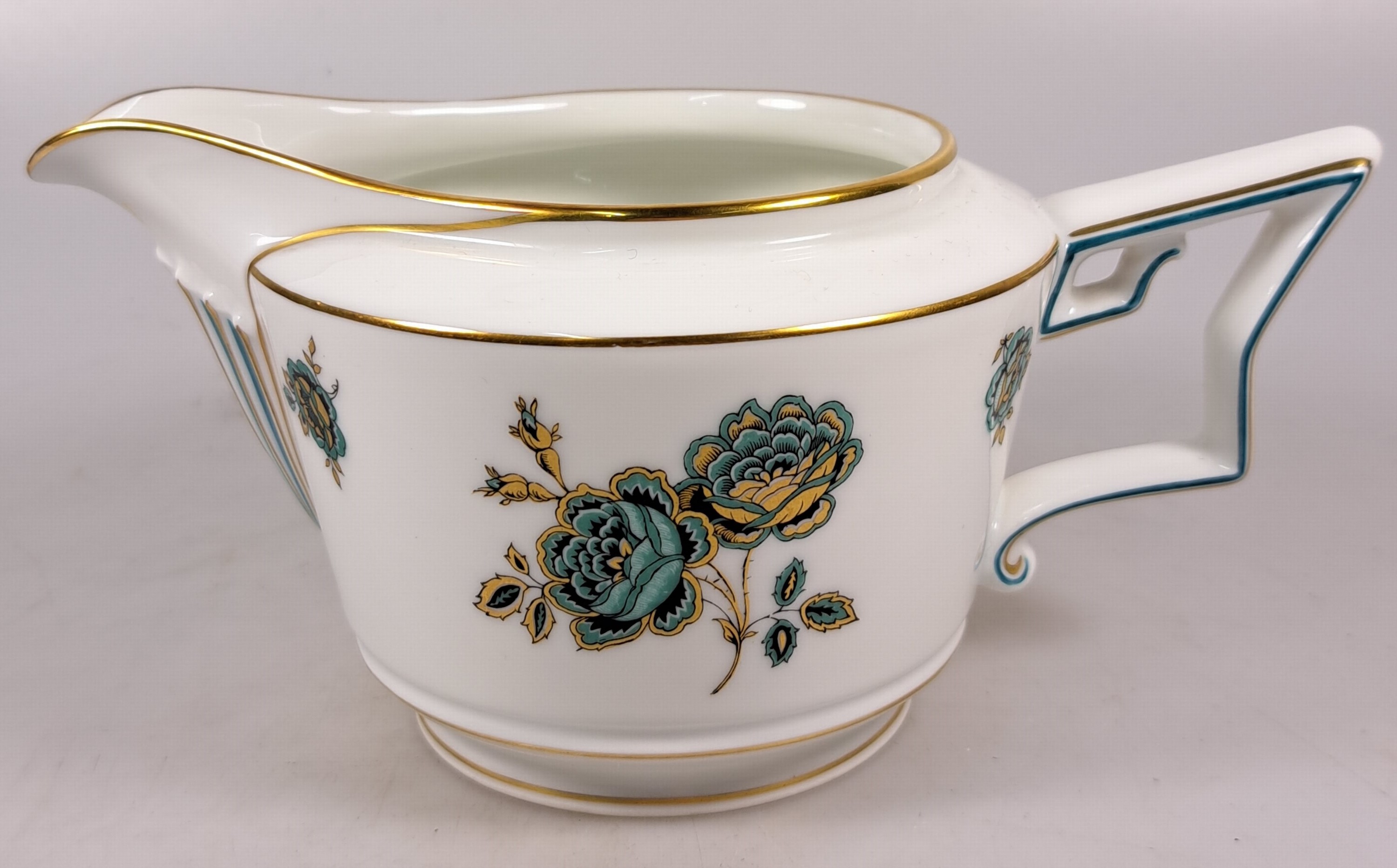 Detail l: Service, Rosenthal, Selb Bavaria, grüner Rosendekor, Goldstaffage, Kaffeekanne, Teekanne, Zuckerdose, Sahnegiesser, 12 Teetassen mit Untertassen, 12 ...