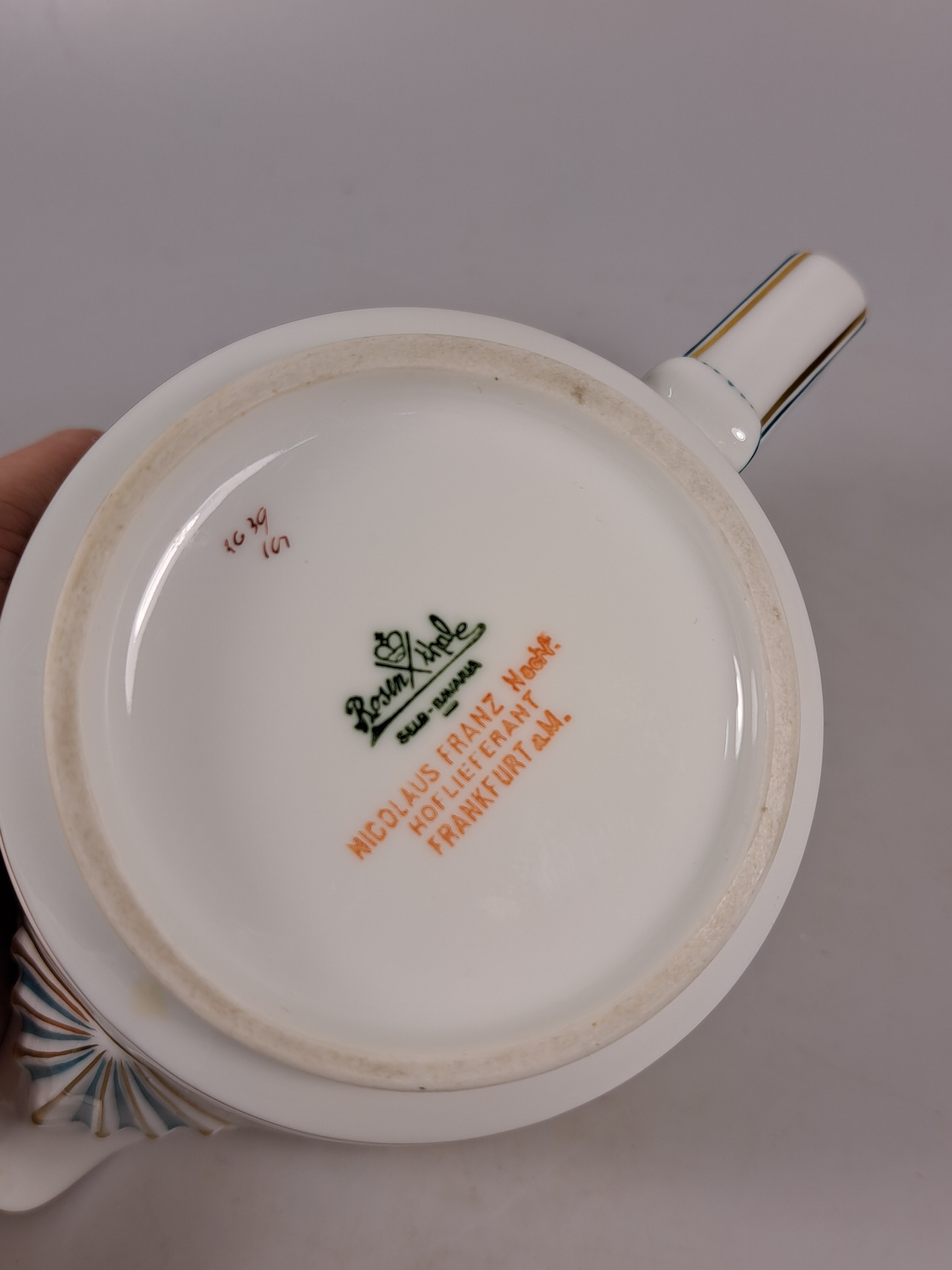Detail n: Service, Rosenthal, Selb Bavaria, grüner Rosendekor, Goldstaffage, Kaffeekanne, Teekanne, Zuckerdose, Sahnegiesser, 12 Teetassen mit Untertassen, 12 ...