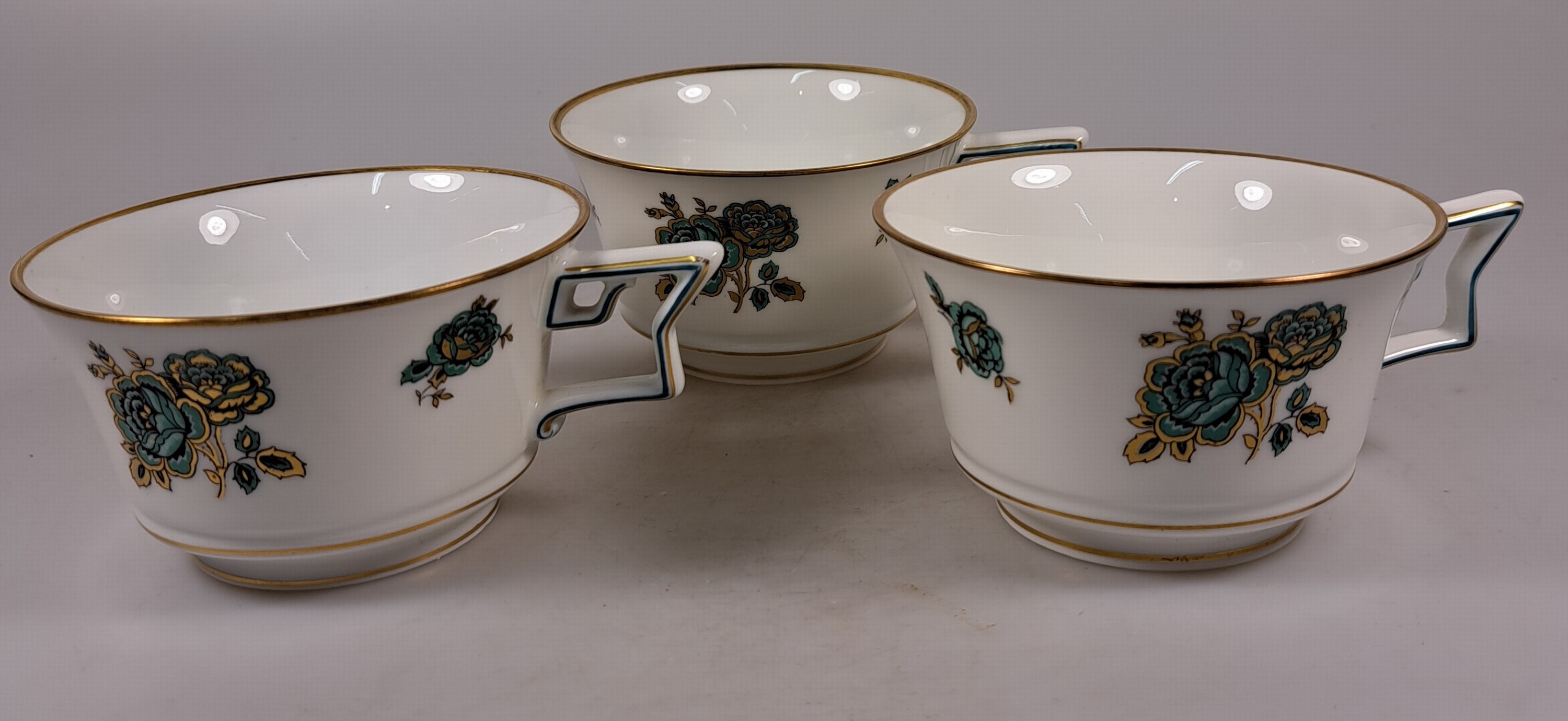 Detail o: Service, Rosenthal, Selb Bavaria, grüner Rosendekor, Goldstaffage, Kaffeekanne, Teekanne, Zuckerdose, Sahnegiesser, 12 Teetassen mit Untertassen, 12 ...