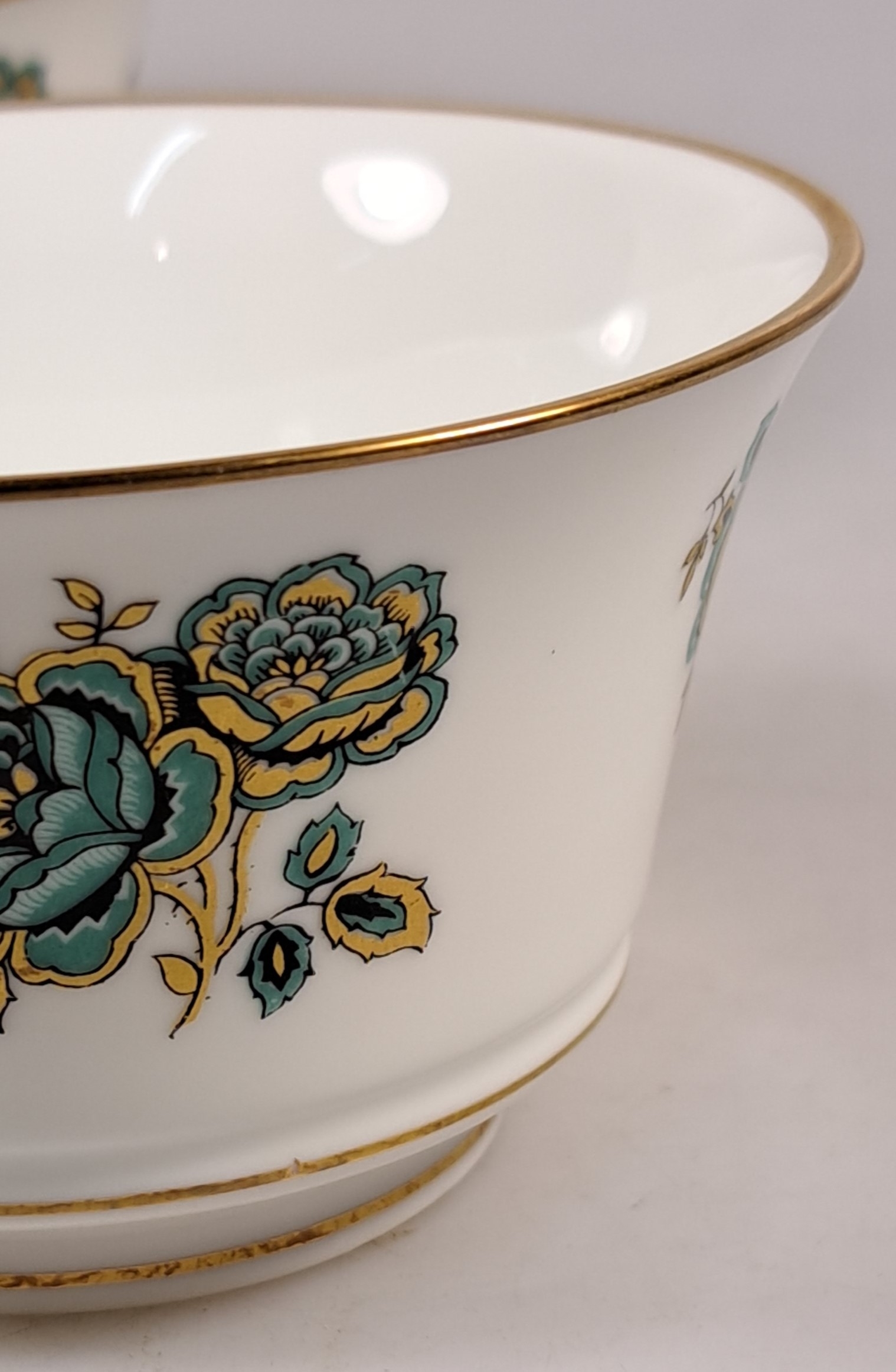 Detail s: Service, Rosenthal, Selb Bavaria, grüner Rosendekor, Goldstaffage, Kaffeekanne, Teekanne, Zuckerdose, Sahnegiesser, 12 Teetassen mit Untertassen, 12 ...