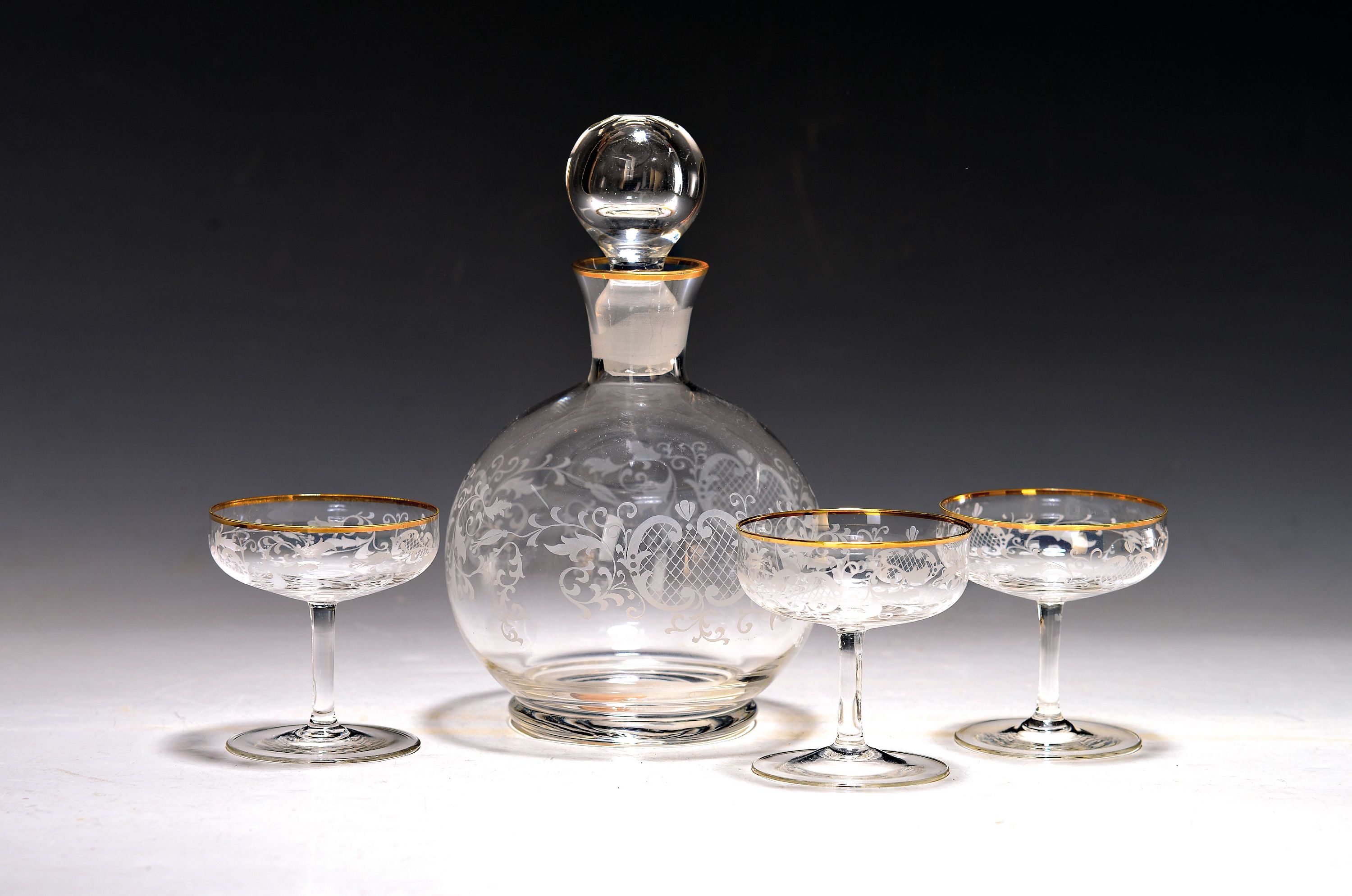 Image 27036947 - Likörset, Frankreich, um 1910-20, farbloses dünnwandiges Glas mit feiner umlaufender ...