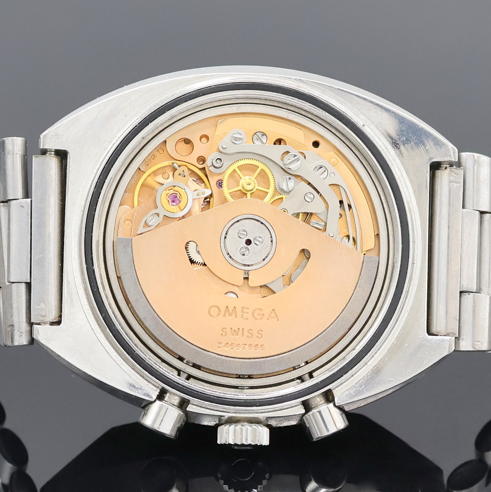 Detail g: OMEGA Seamaster Herrenchronograph in Stahl Referenz 176005, Schweiz um 1972, Automatik, orig. Stahlband m. Faltschl., Boden m. Seamaster-Logo ...