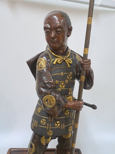 27036950b - Bronze Okimono eines Samurai, Japan, späte Meiji-Periode (1868-1912), Bronze ...