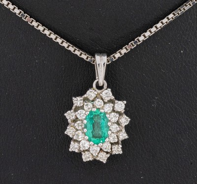 27036951a - 14 kt Gold Smaragd-Brillant-Anhänger, WG 585/000, mittig ovalfacett. Smaragd ca. 0.60 ...