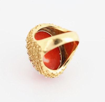 27036968d - 18 kt Gold Korallen-Ring, GG/WG 750/000, außergewöhnliche Gestaltung, geriefte ...