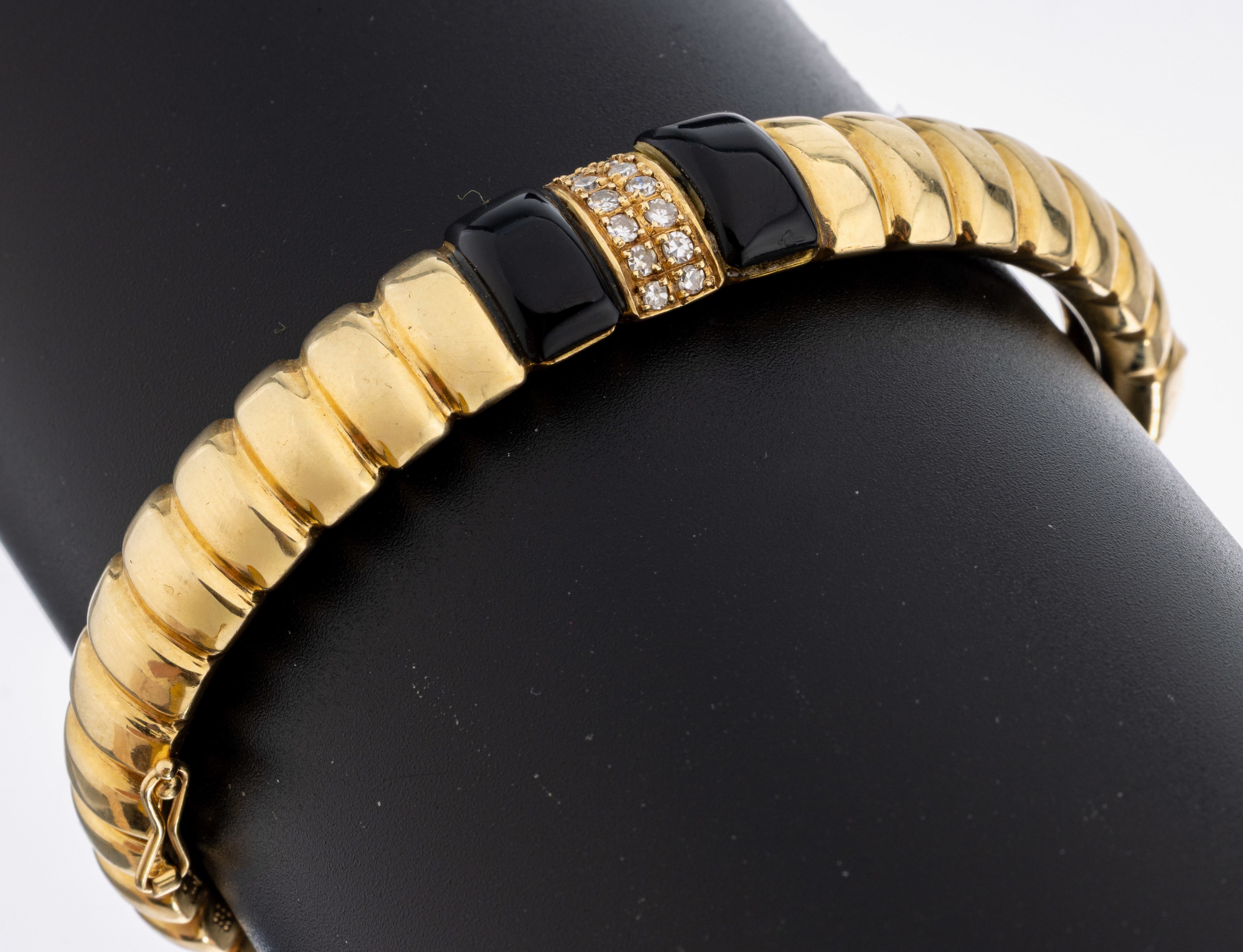 Image 27037010 - 14 kt Gold Diamant-Onyx-Armreif, GG 585/ 000, qualitätvolle Verarbeitung, 12 8/8-Diam. ...