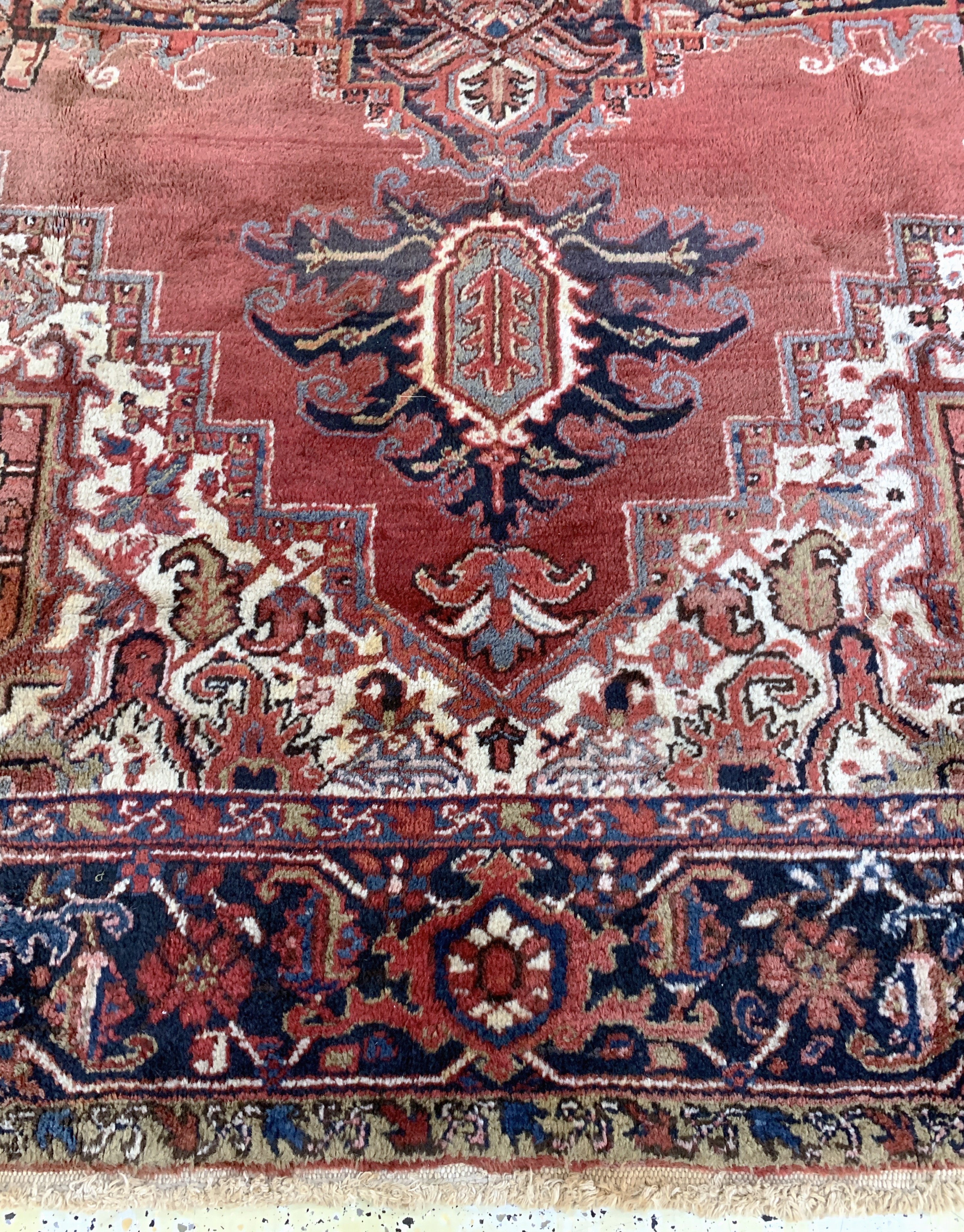 Detail i: Heriz, Persien, Mitte 20.Jhd, Wolle auf Baumwolle, ca. 330 x 253 cm, EHZ: 2