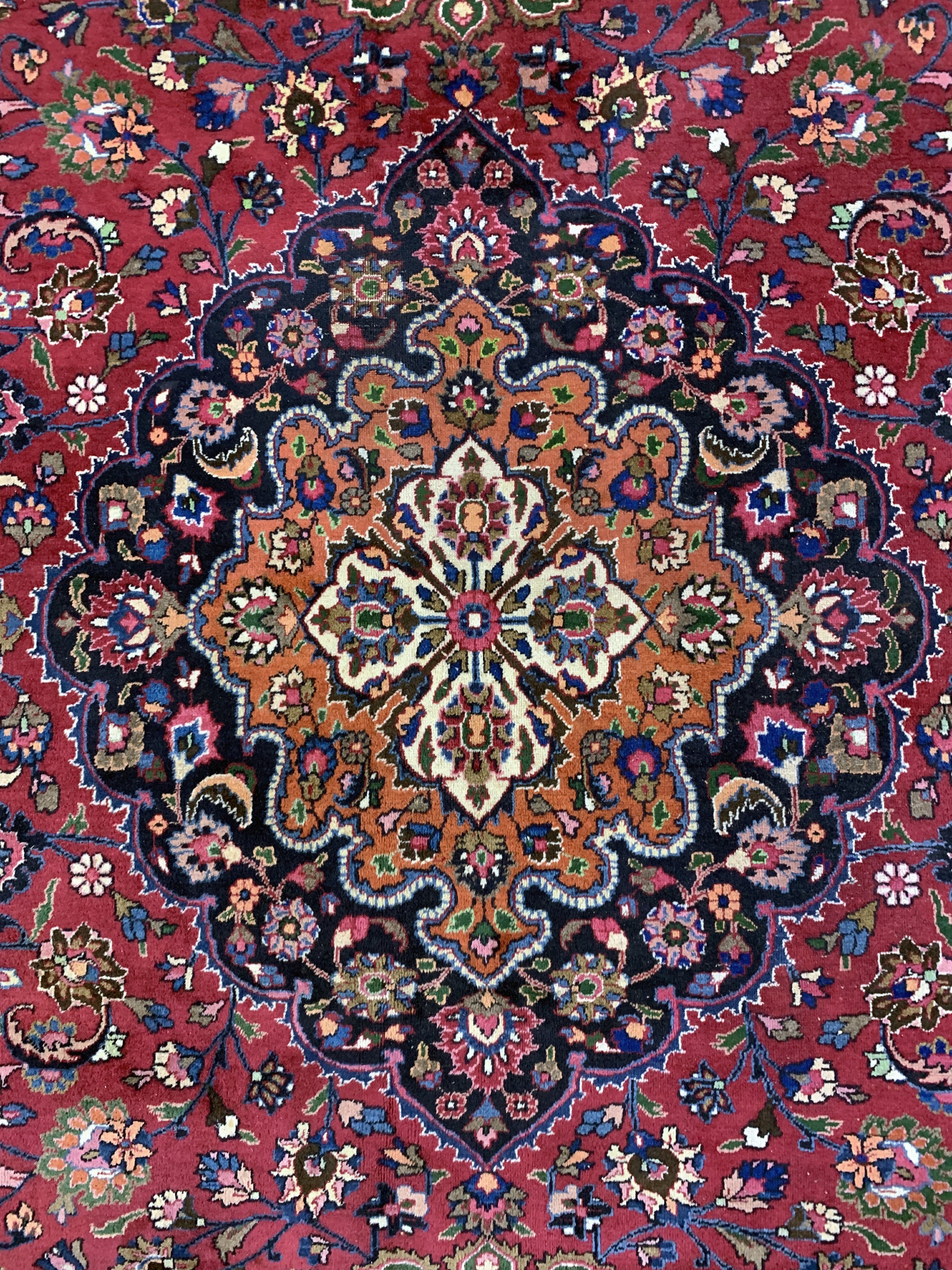 Detail d: Mesched signiert, Persien, Mitte 20.Jhd, Wolle auf Baumwolle, ca. 392 x 311 cm, EHZ: 2-3