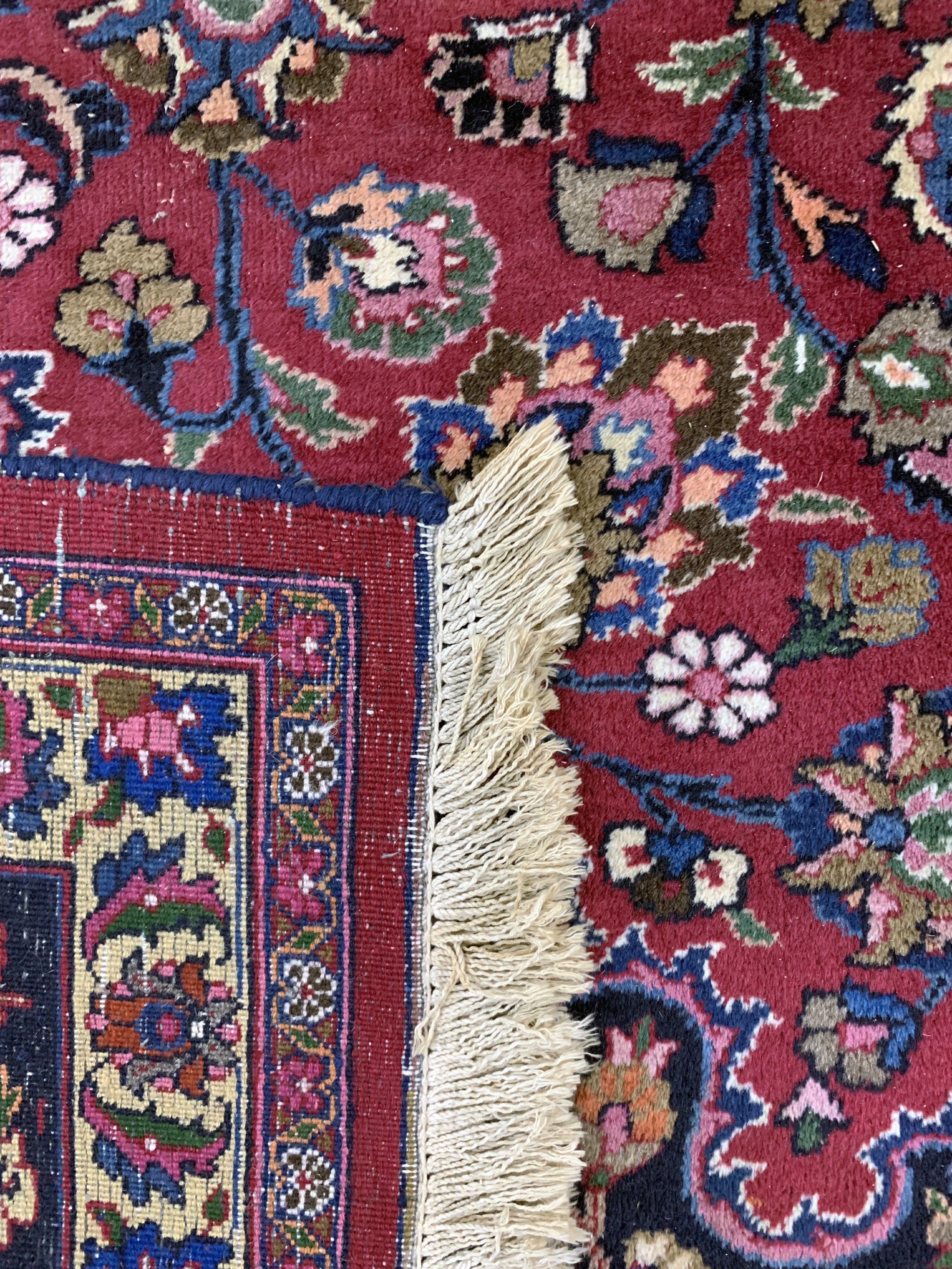 Detail j: Mesched signiert, Persien, Mitte 20.Jhd, Wolle auf Baumwolle, ca. 392 x 311 cm, EHZ: 2-3