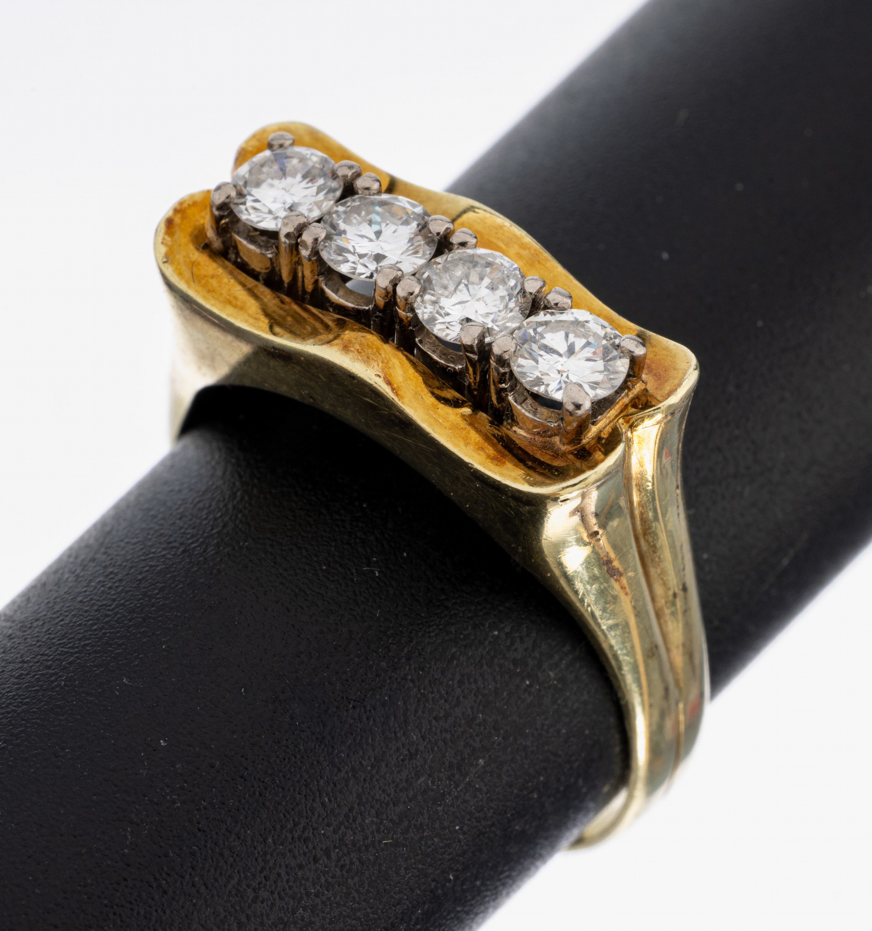 Image 27037023 - 14 kt Gold Brillant-Ring, GG/WG 585/000, 4 in WG gefasste Brillanten zus. ca. 0.75 ct ...