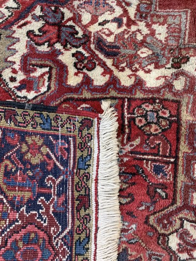 27037014j - Heriz, Persien, Mitte 20.Jhd, Wolle auf Baumwolle, ca. 330 x 253 cm, EHZ: 2 ...