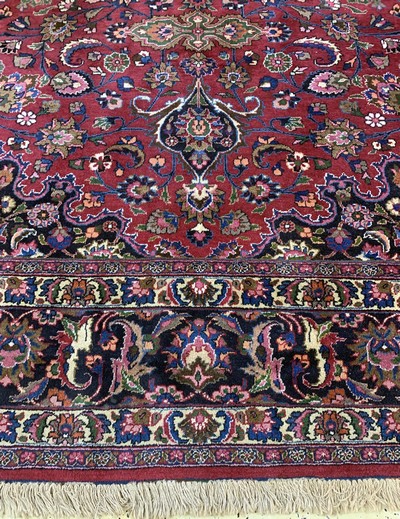 27037017b - Mesched signiert, Persien, Mitte 20.Jhd, Wolle auf Baumwolle, ca. 392 x 311 cm, EHZ: ...