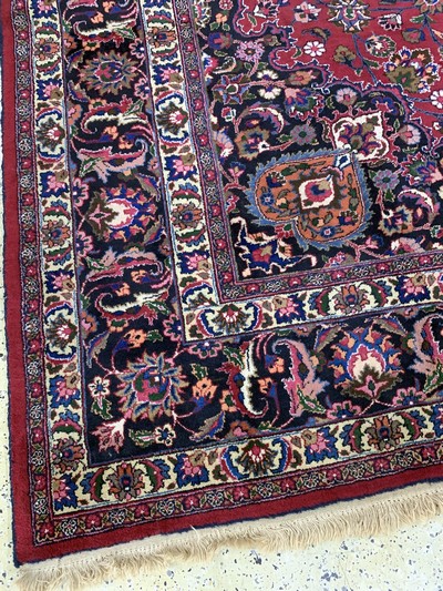 27037017i - Mesched signiert, Persien, Mitte 20.Jhd, Wolle auf Baumwolle, ca. 392 x 311 cm, EHZ: ...