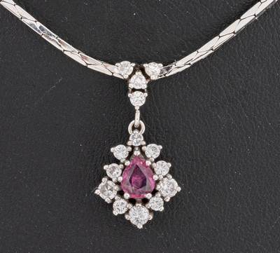 27037025a - 14 kt Gold Rubin-Brillant-Collier, WG 585/000, Abhängung bes. mit einem facett. ...