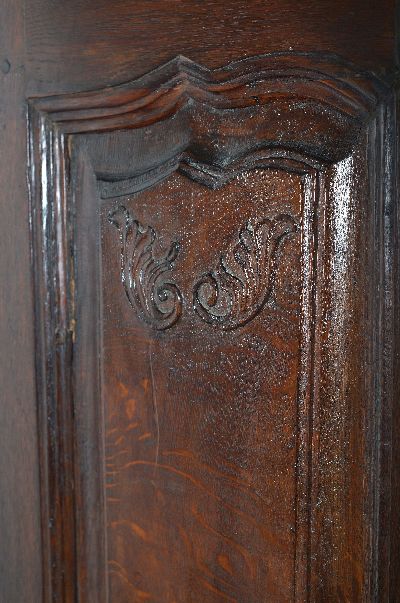 27037586c - Barock-Schrank, wohl Karlsruhe, 1750/60, Eiche massiv, zweitürig, mit großzügigem ...