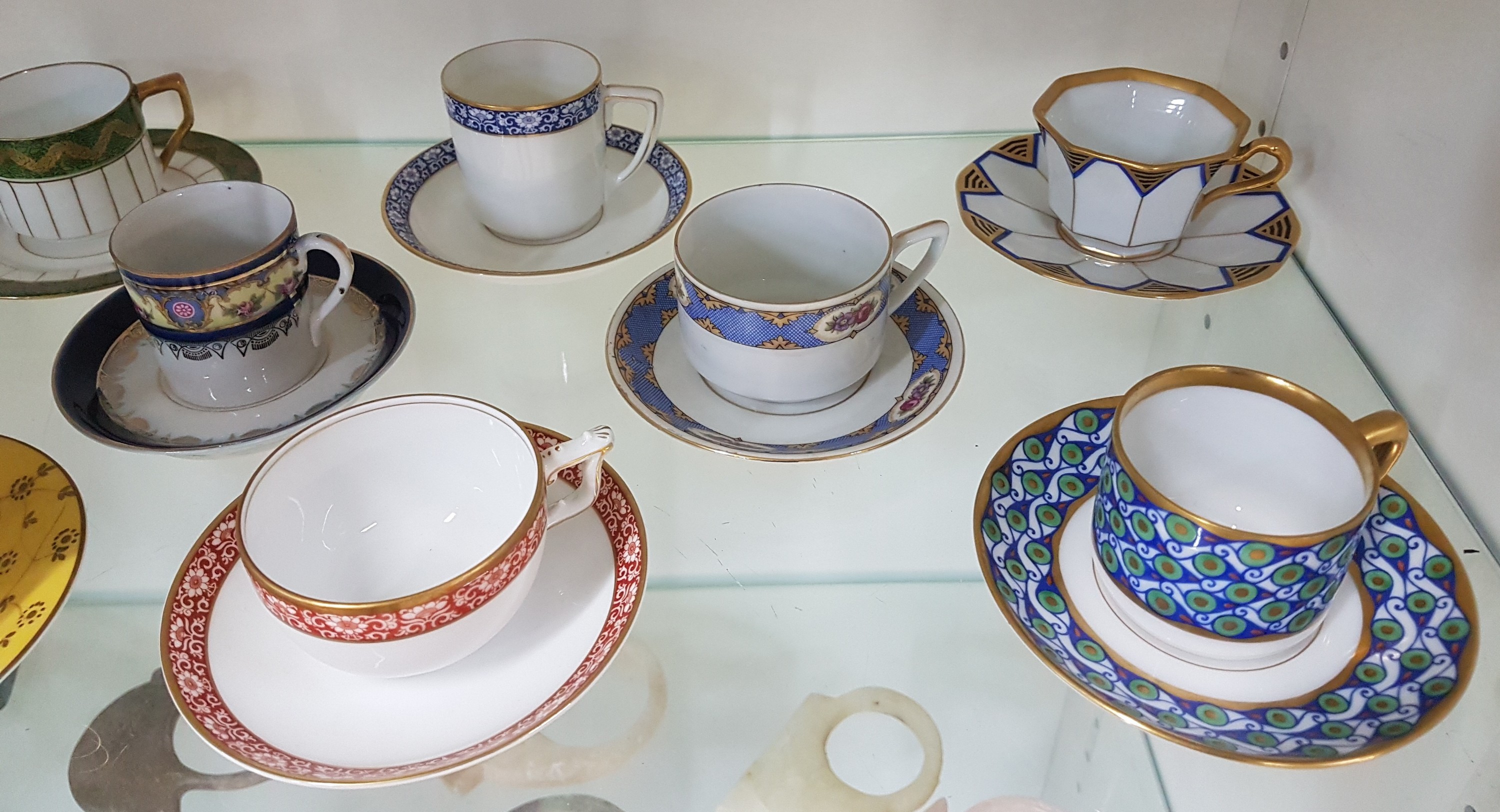 Detail a: 21 Mokka-/Espressotassen, deutsch, um 1900-30er Jahre, versch. Hersteller, Limoges, Hutschenreuther, Rosenthal